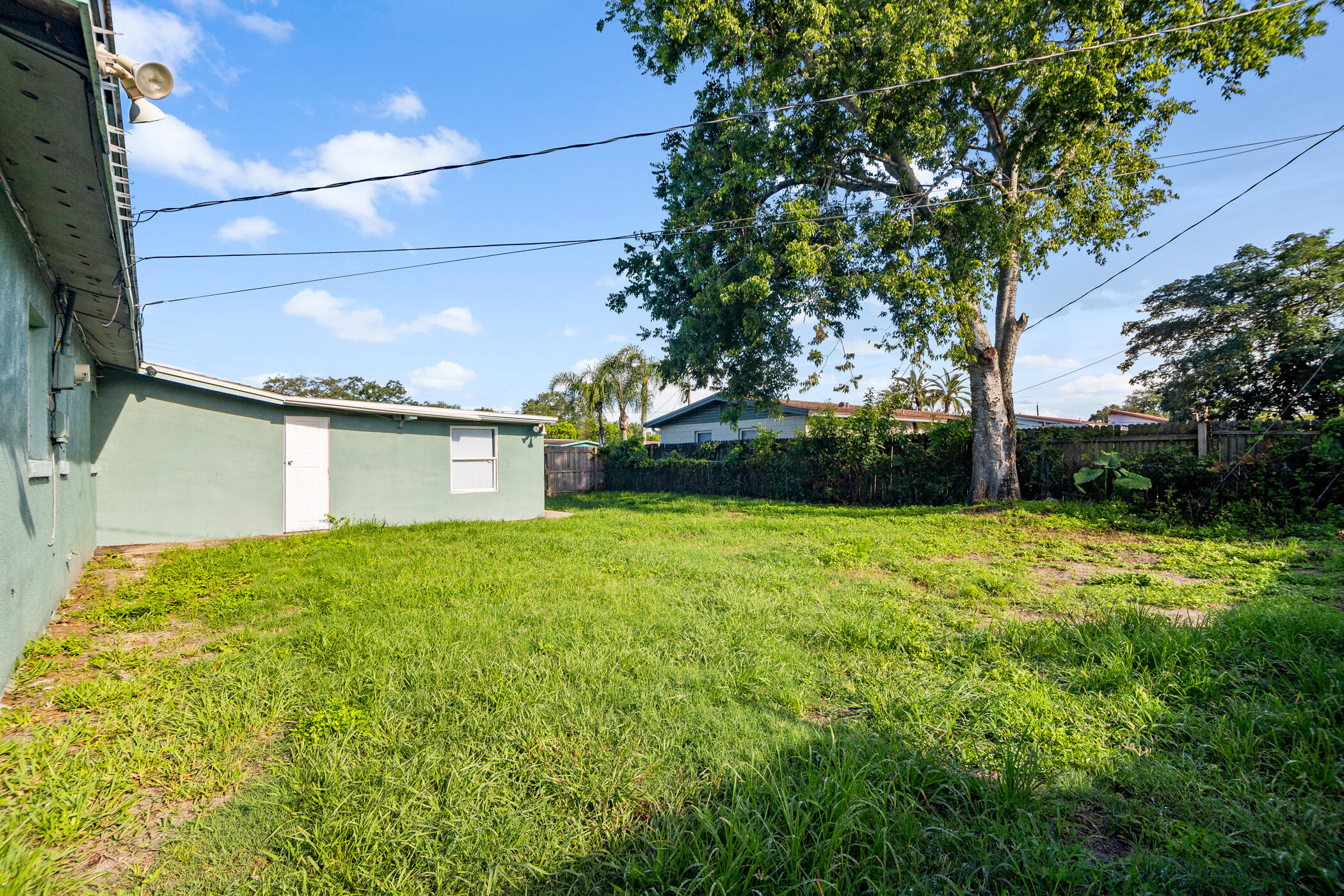 2534 Stratford Drive