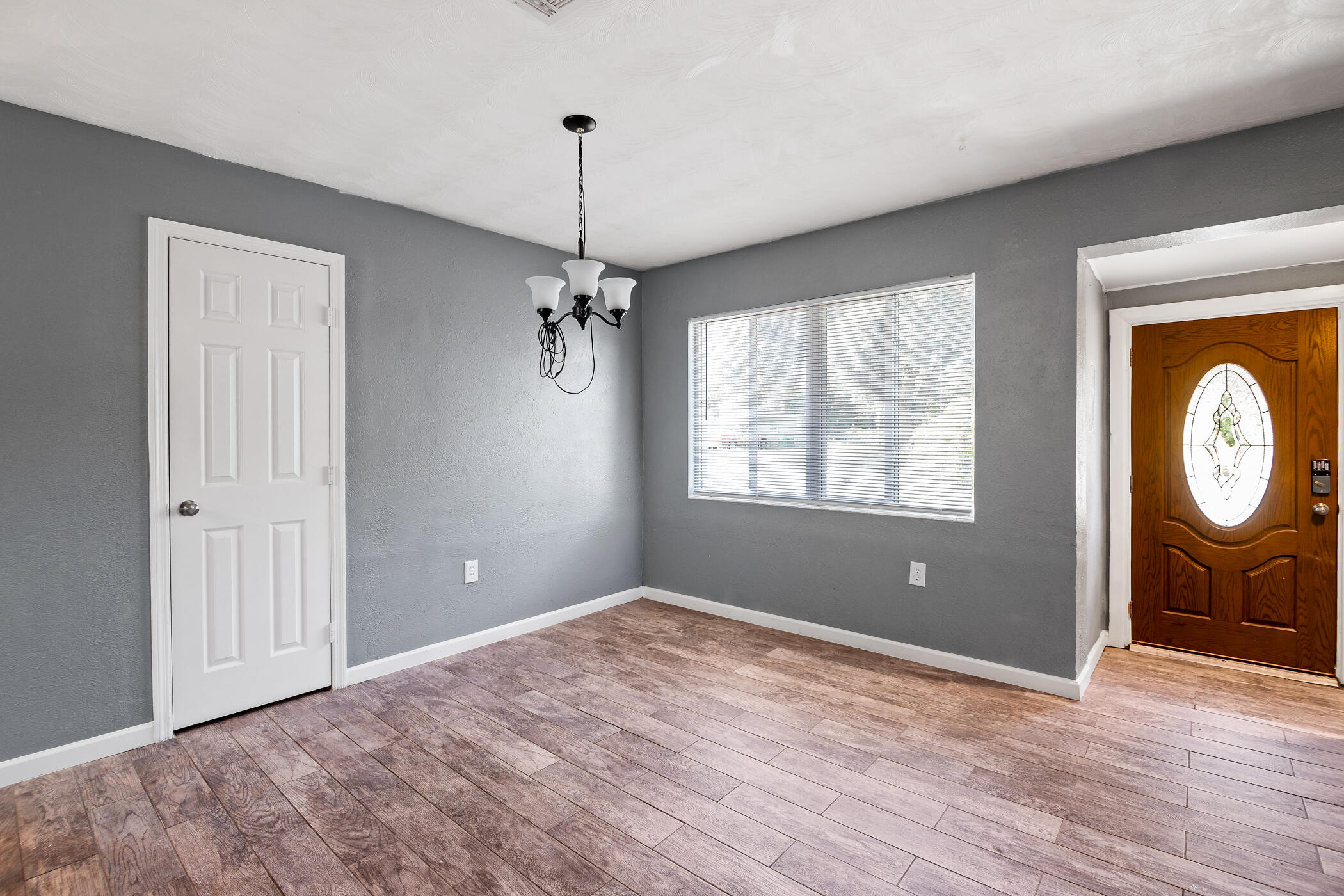 2534 Stratford Drive