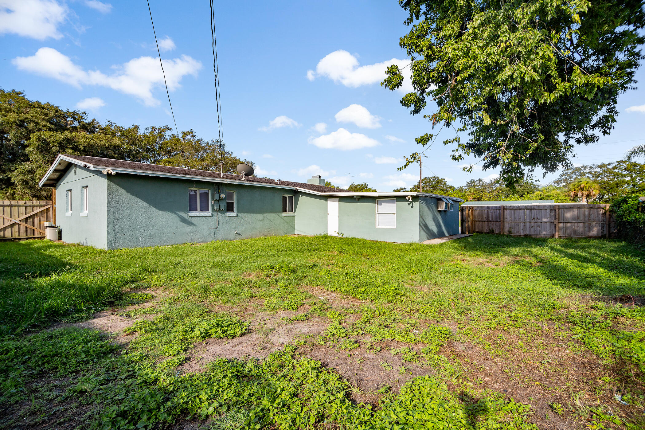 2534 Stratford Drive