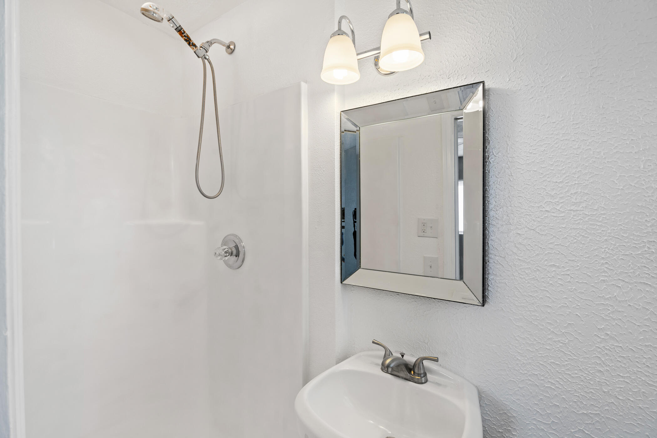 2534 Stratford Drive