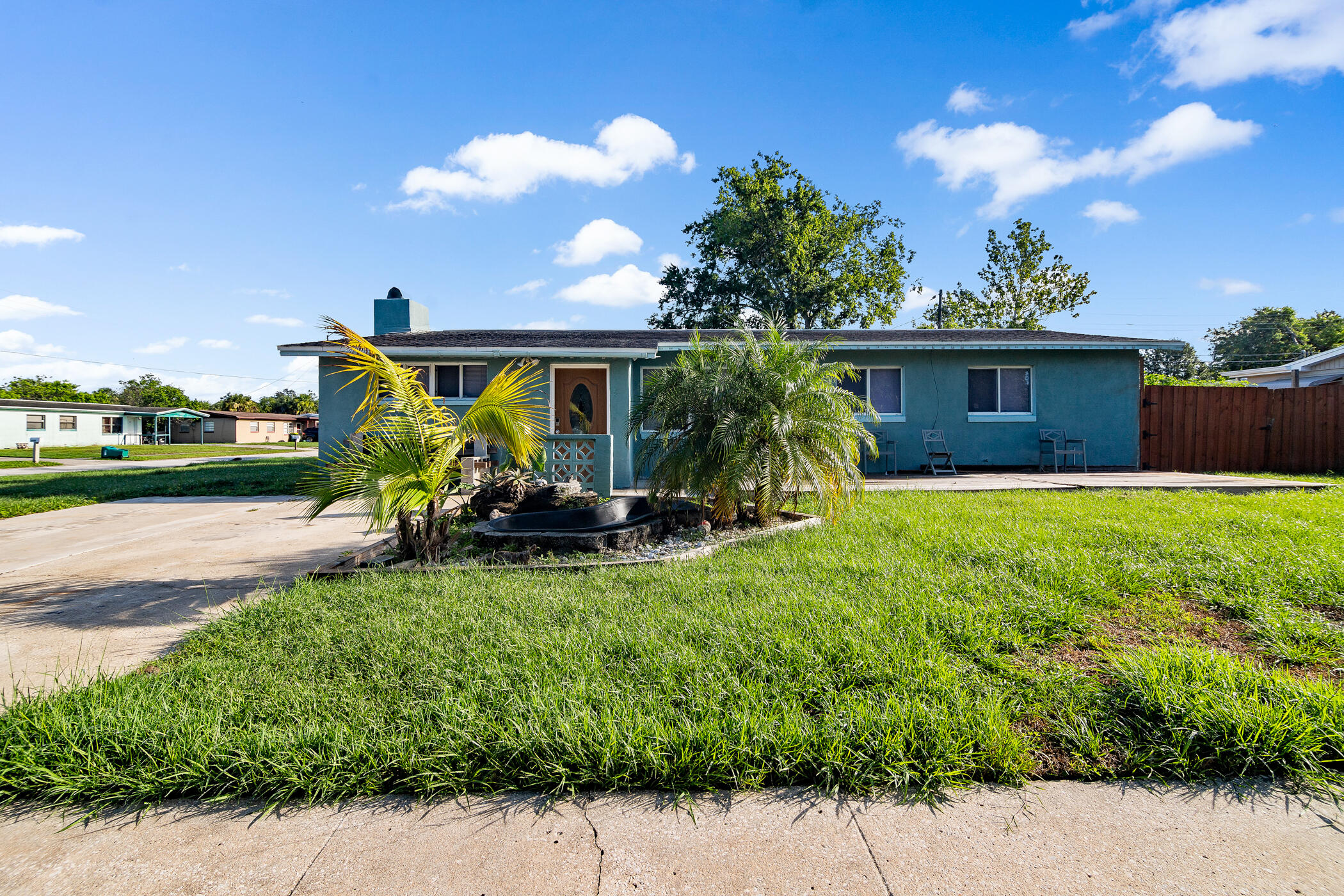 2534 Stratford Drive