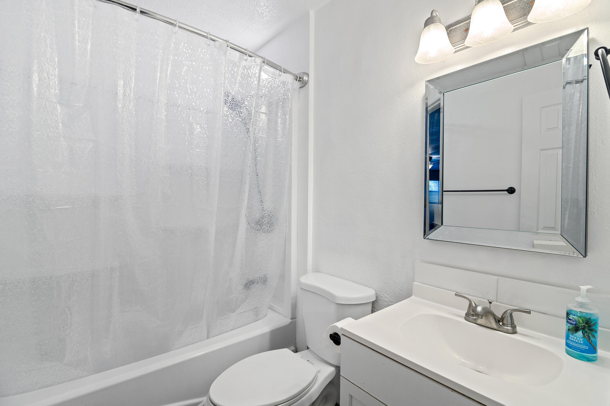 2534 Stratford Drive