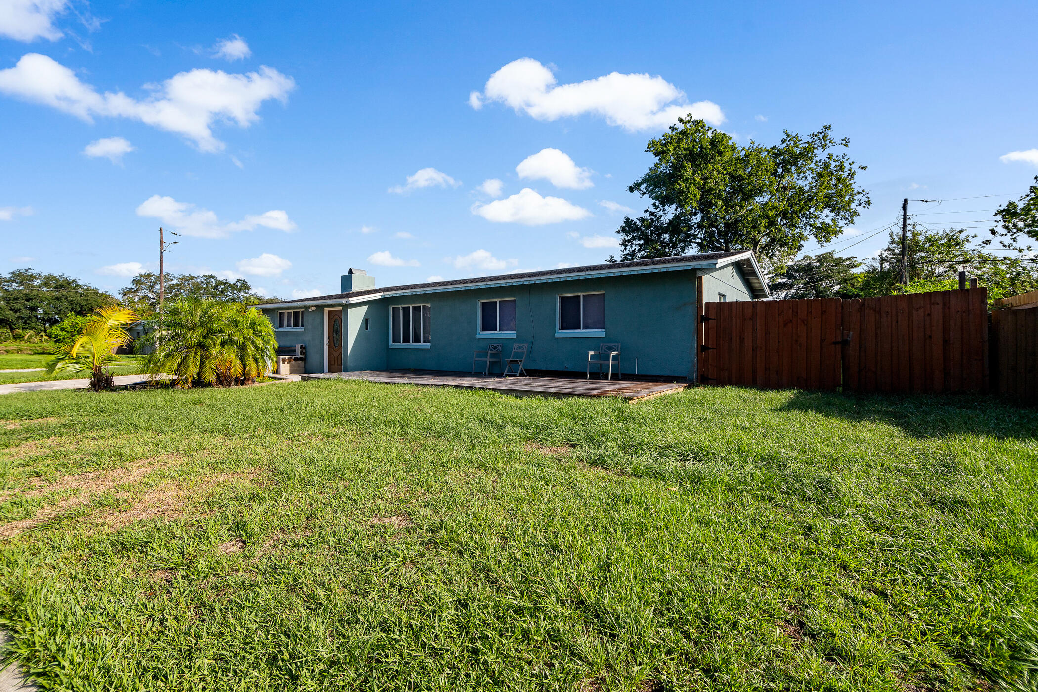 2534 Stratford Drive