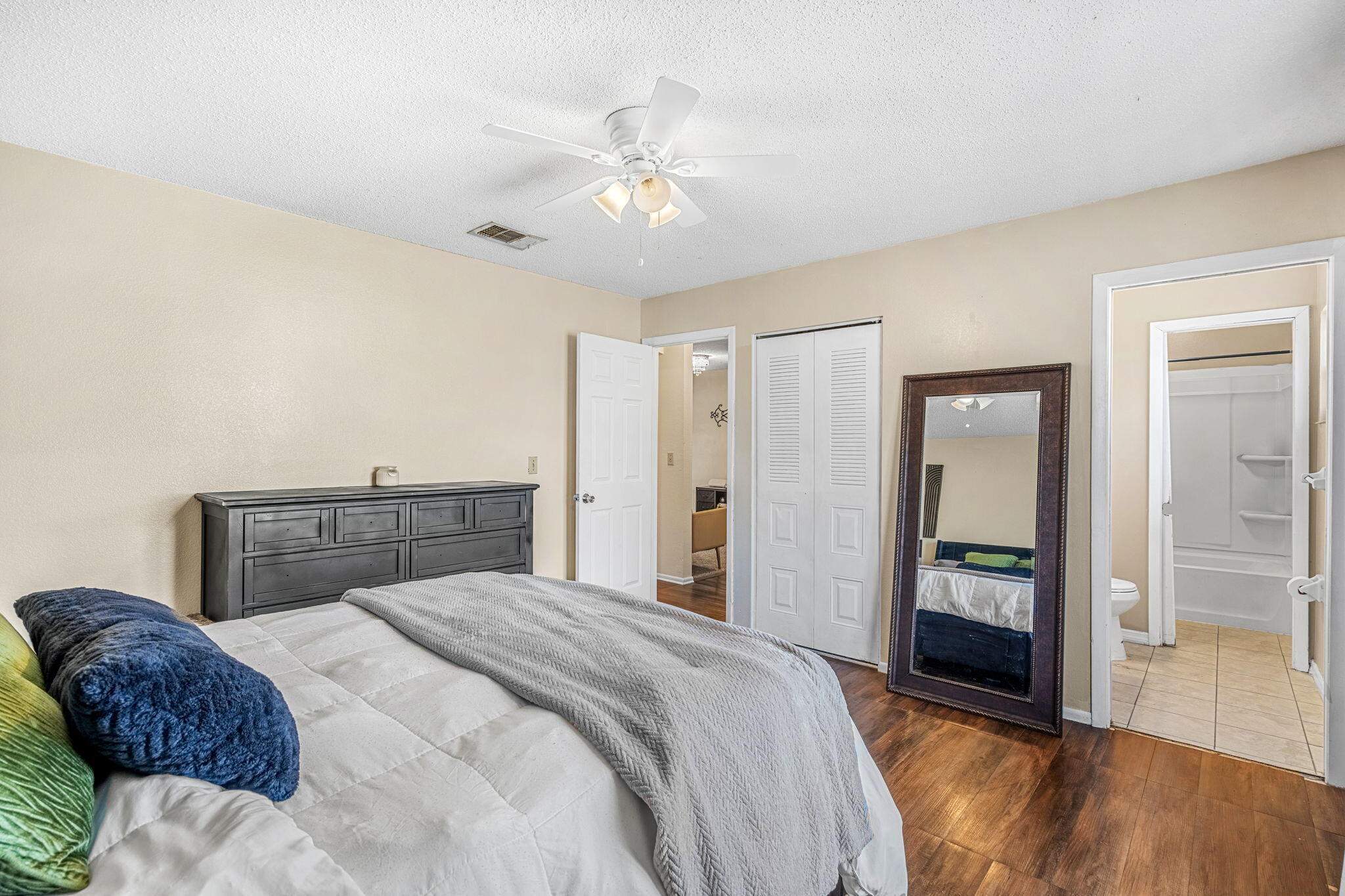 230 Mardi Gras Avenue NW