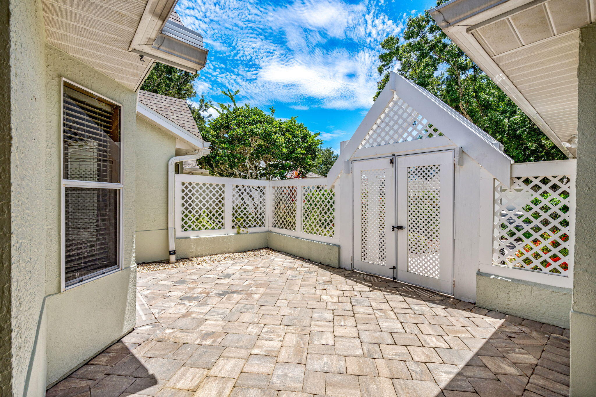 874 Oakwood Drive