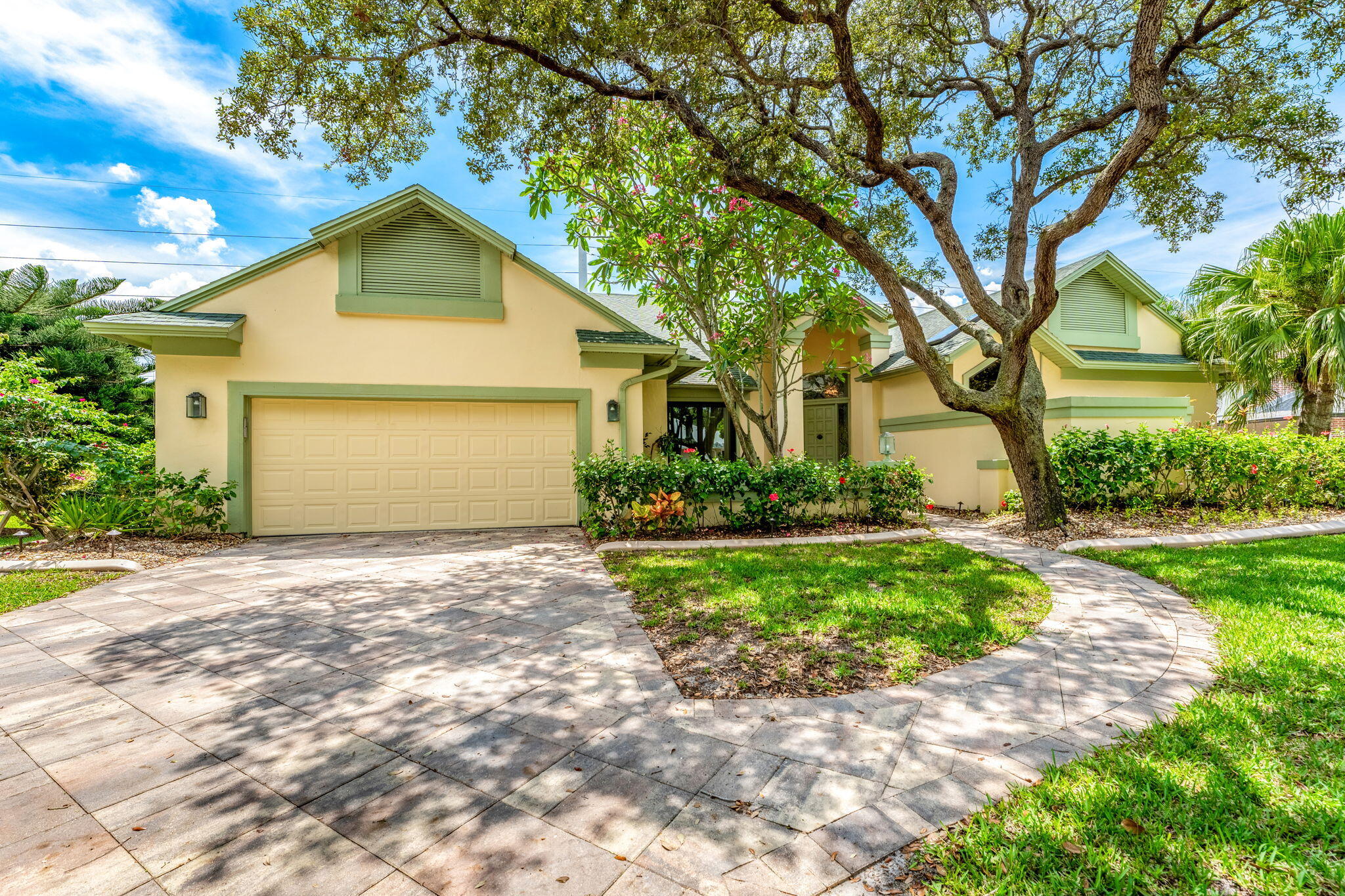 881 Peregrine Drive