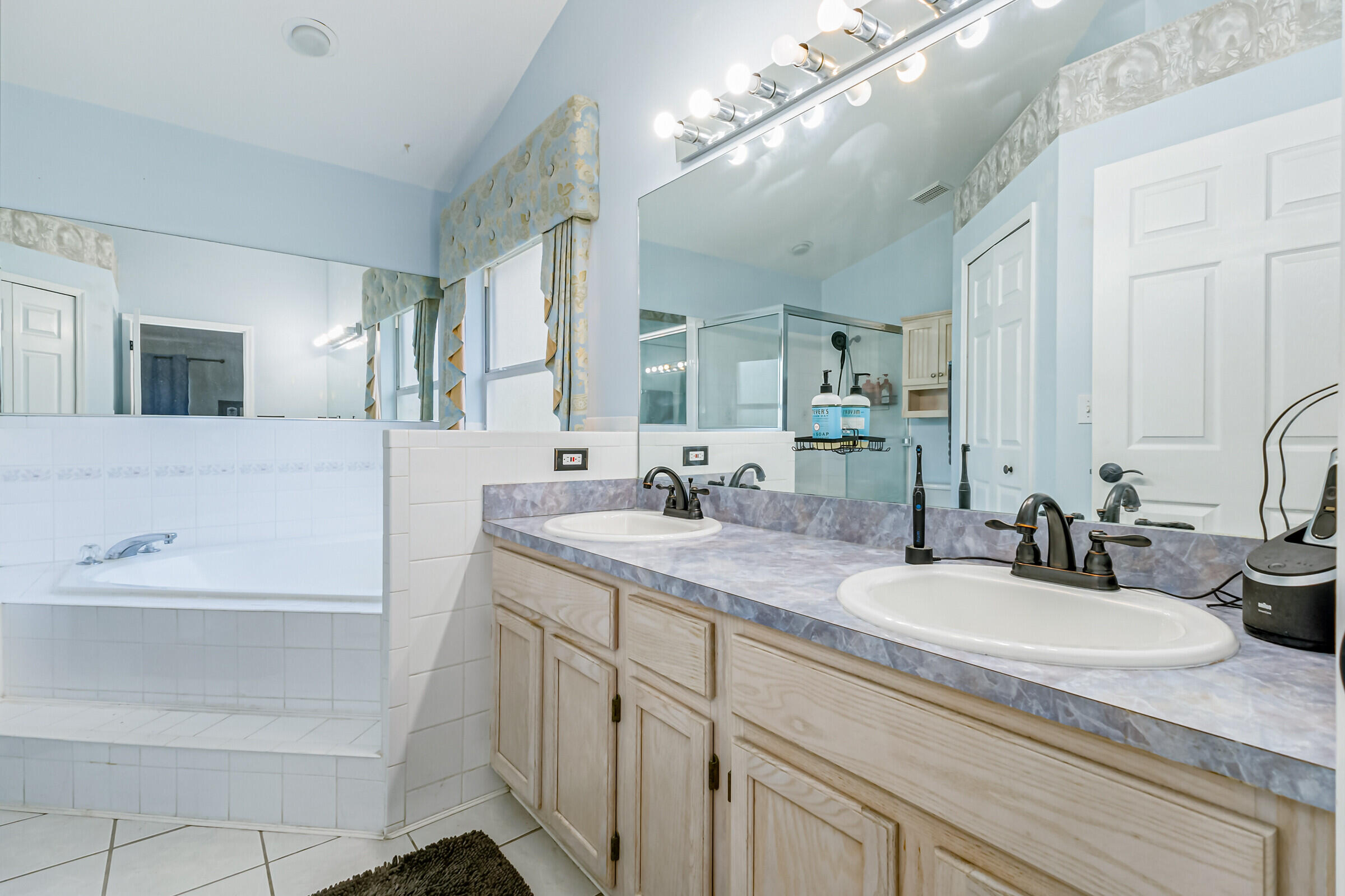 3154 Lago Vista Drive