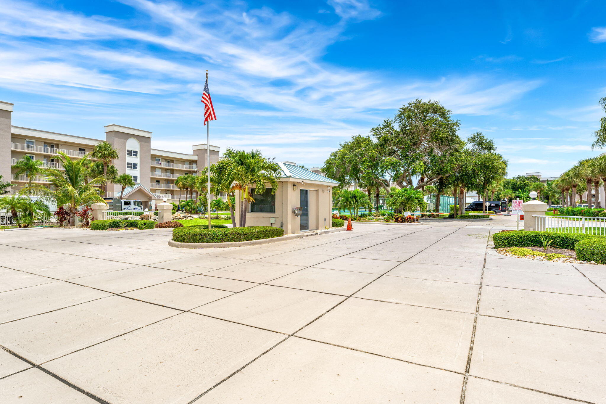 606 Shorewood Drive, 202