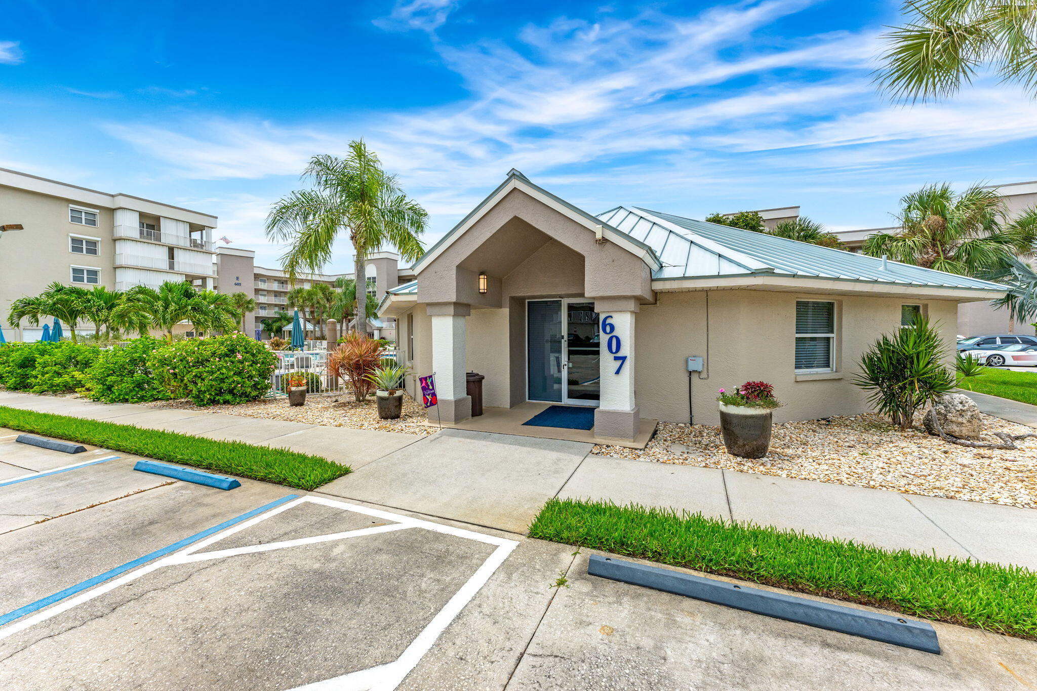 606 Shorewood Drive, 202