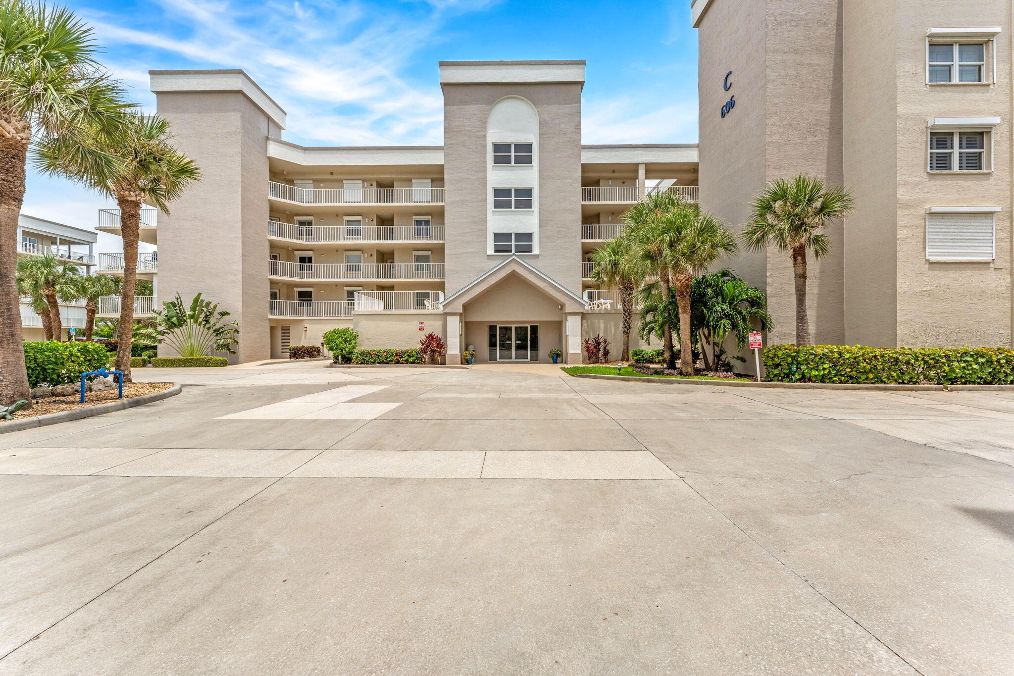606 Shorewood Drive, 202