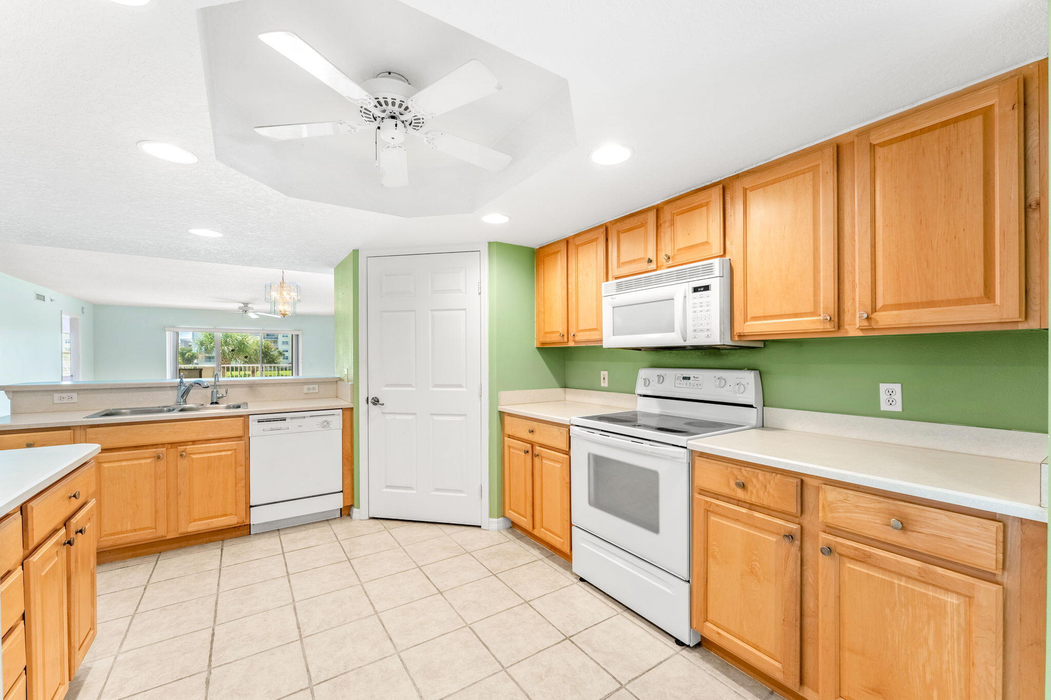 8931 Lake Drive, C206