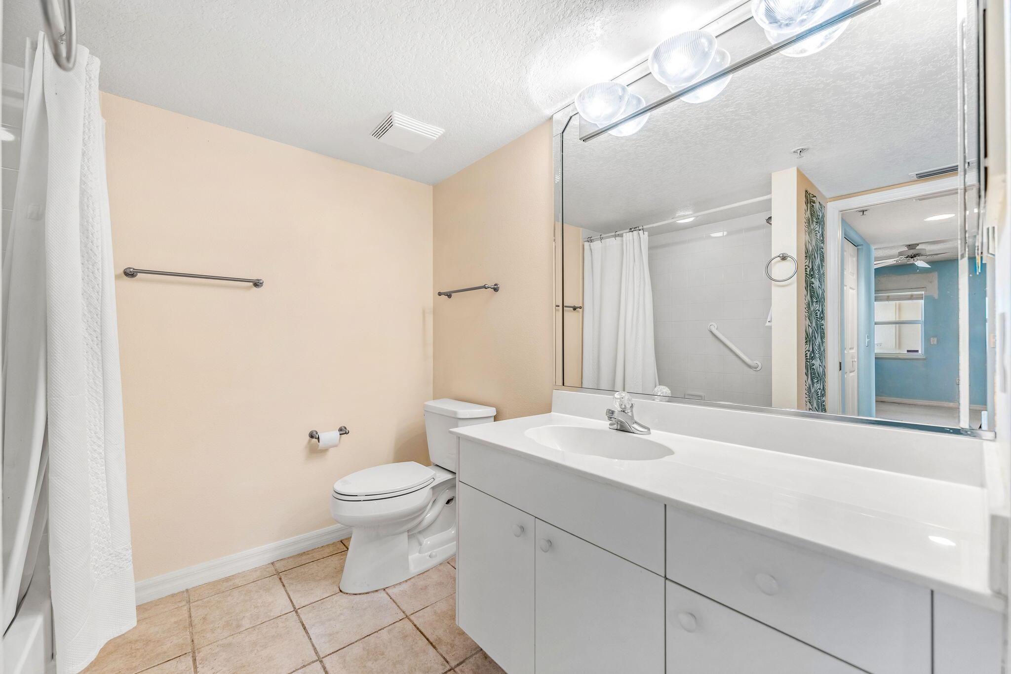 8931 Lake Drive, C206