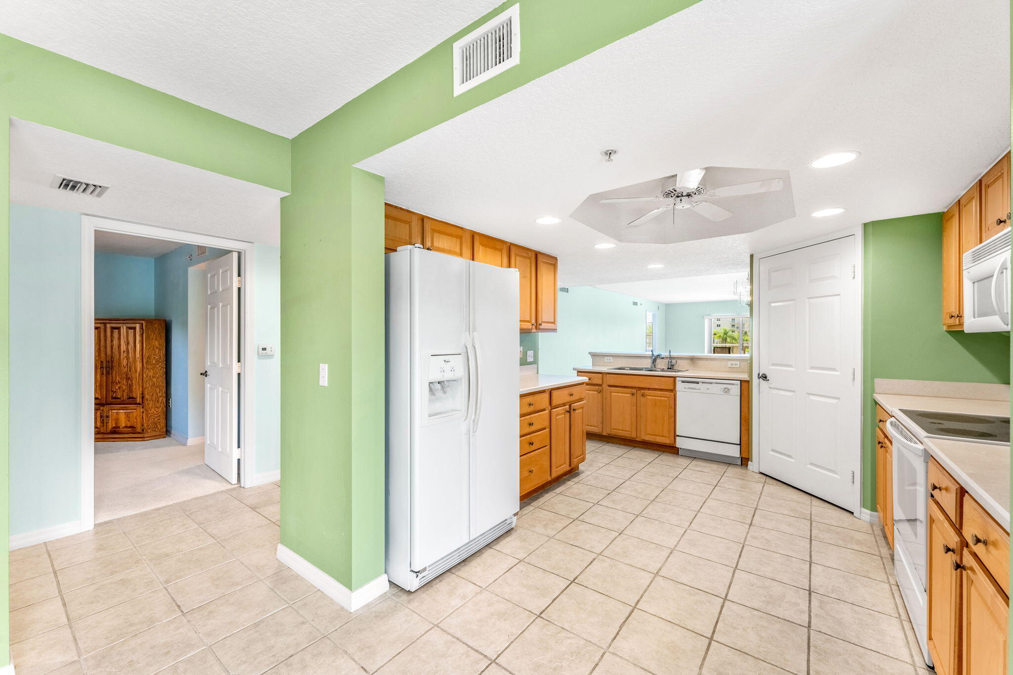 8931 Lake Drive, C206