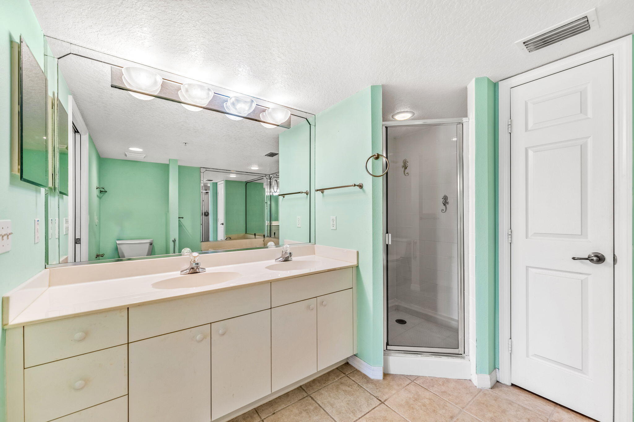8931 Lake Drive, C206