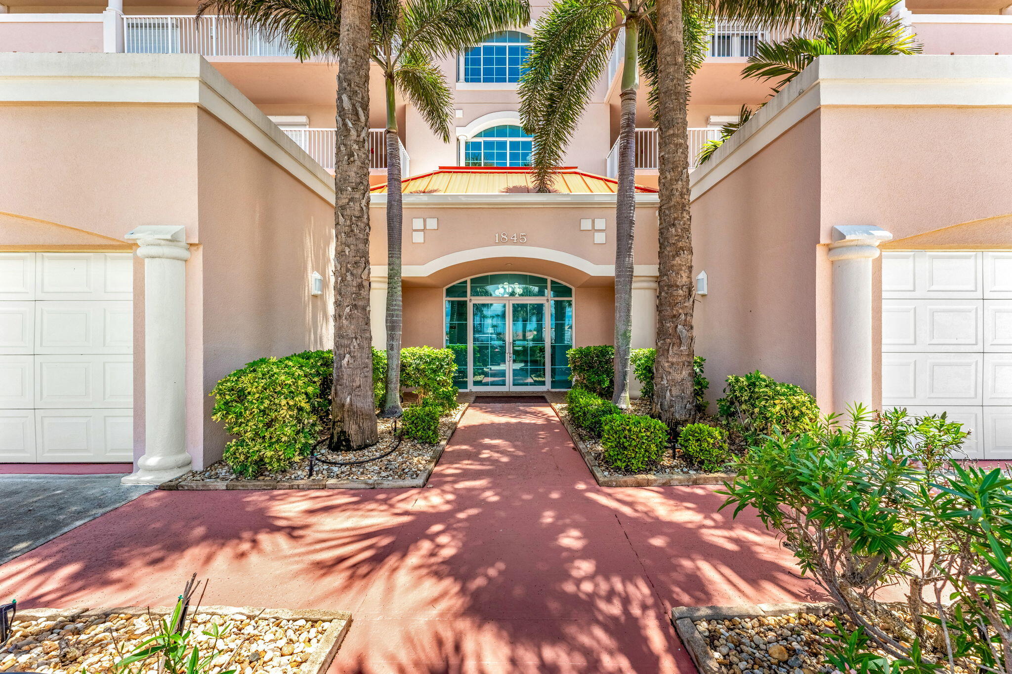 1845 N Highway A1a, 302