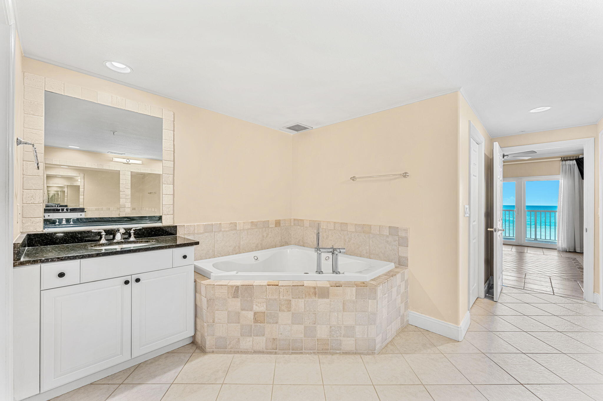 1845 N Highway A1a, 302