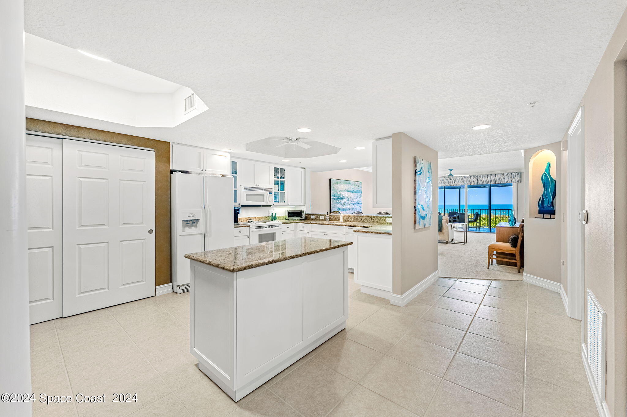 425 Pierce Avenue, 206