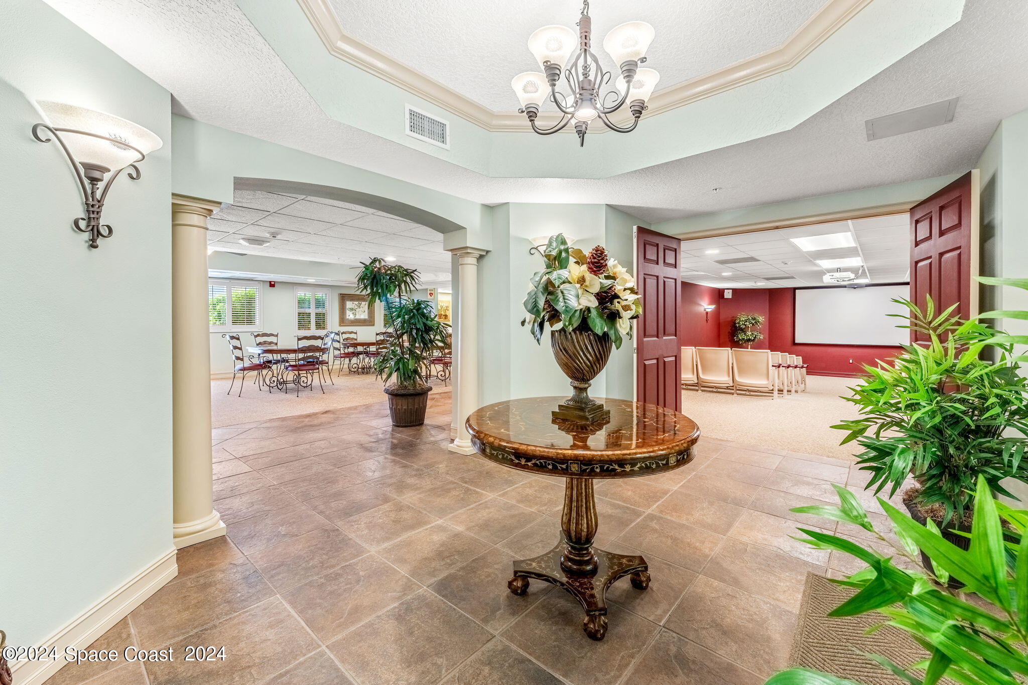 425 Pierce Avenue, 206