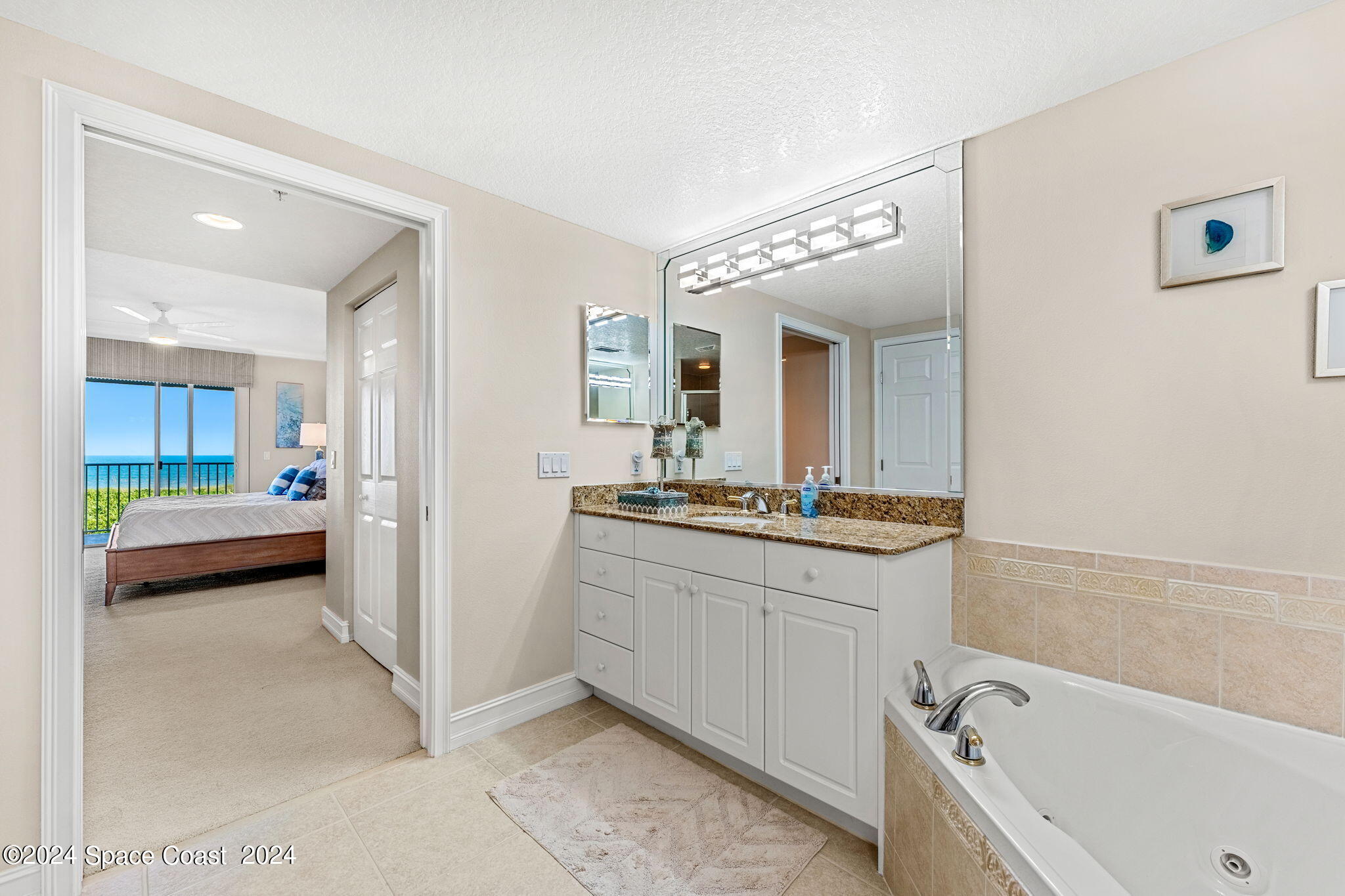 425 Pierce Avenue, 206