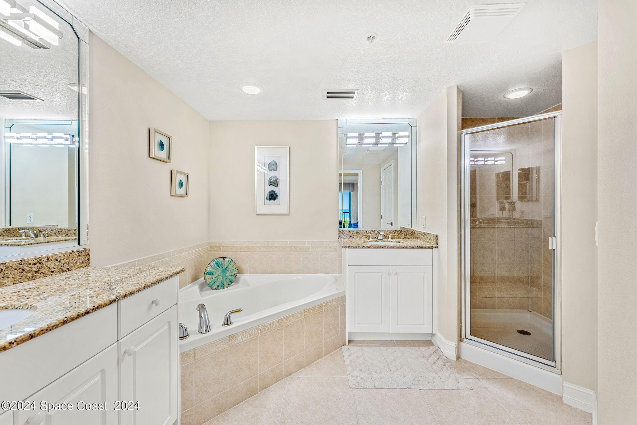 425 Pierce Avenue, 206