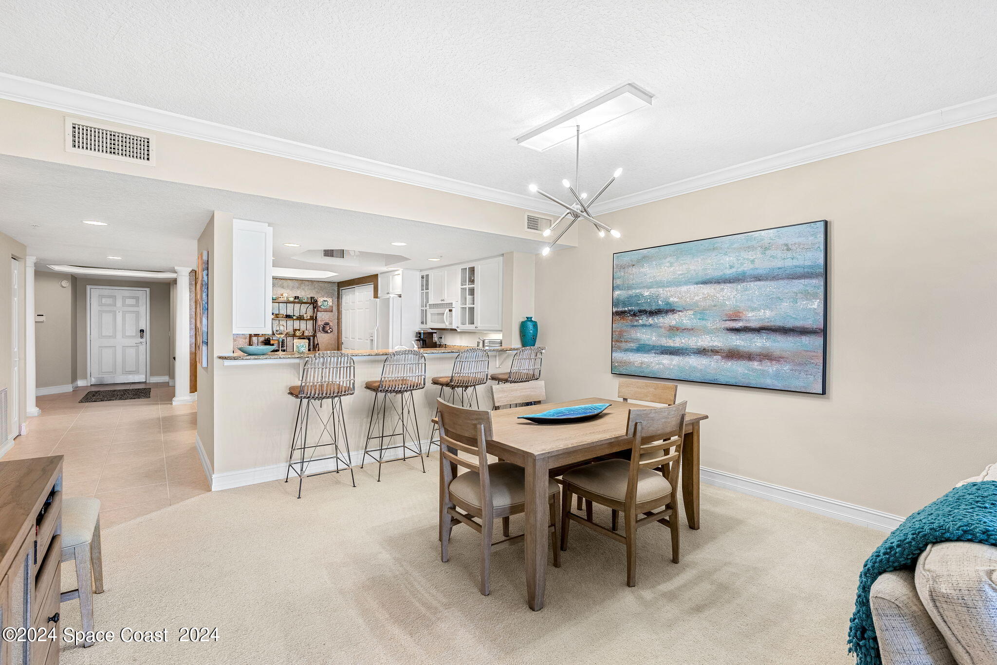 425 Pierce Avenue, 206