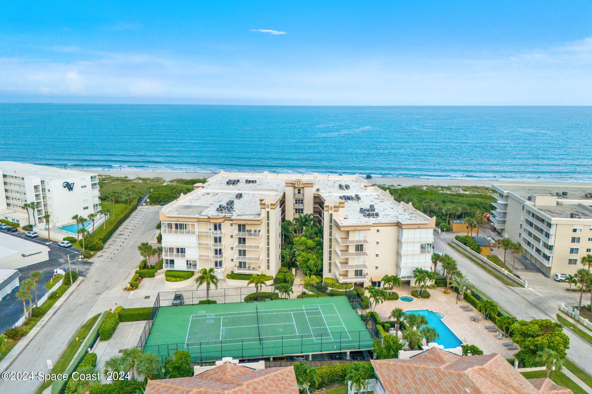 425 Pierce Avenue, 206