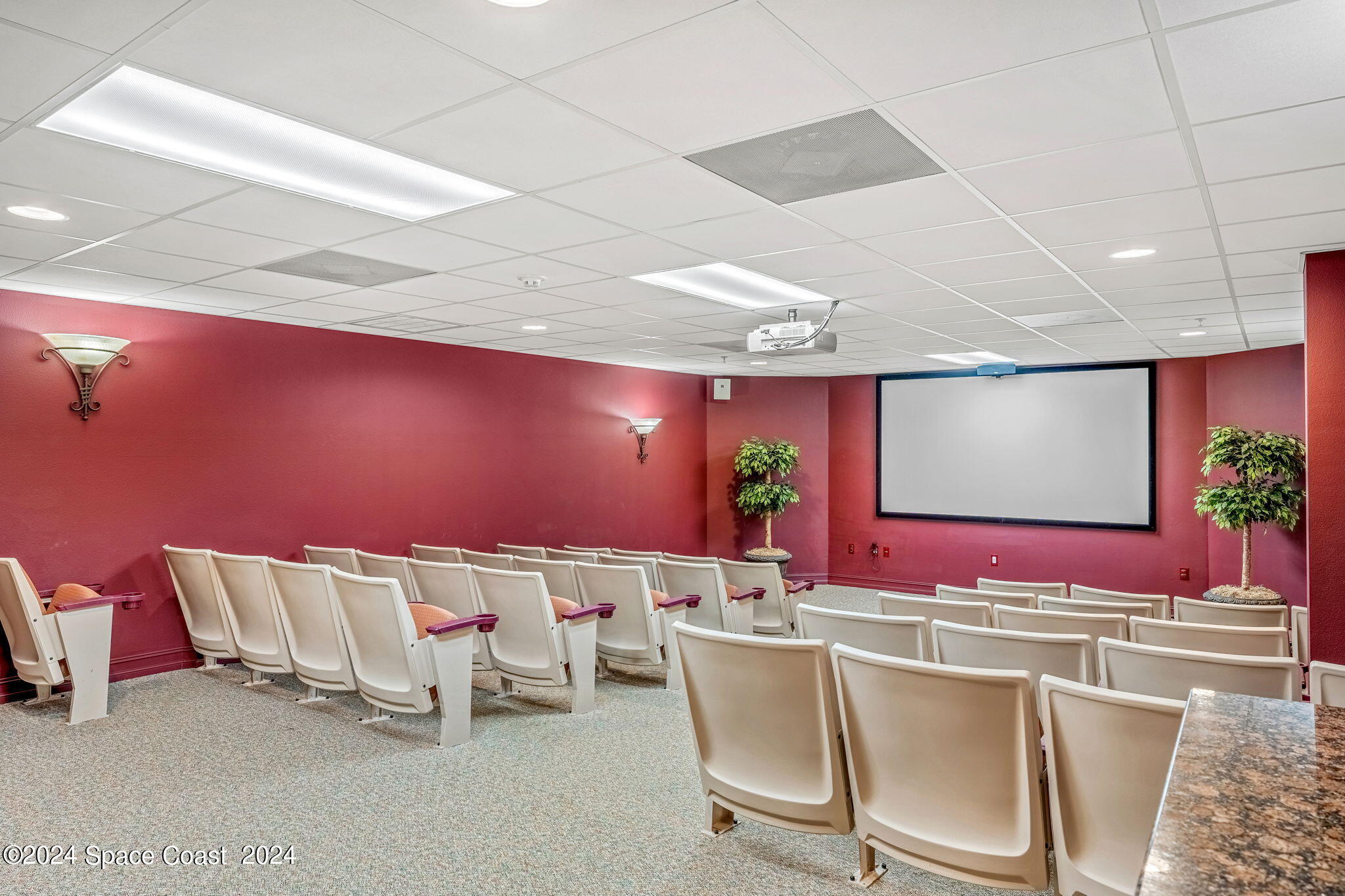 425 Pierce Avenue, 206