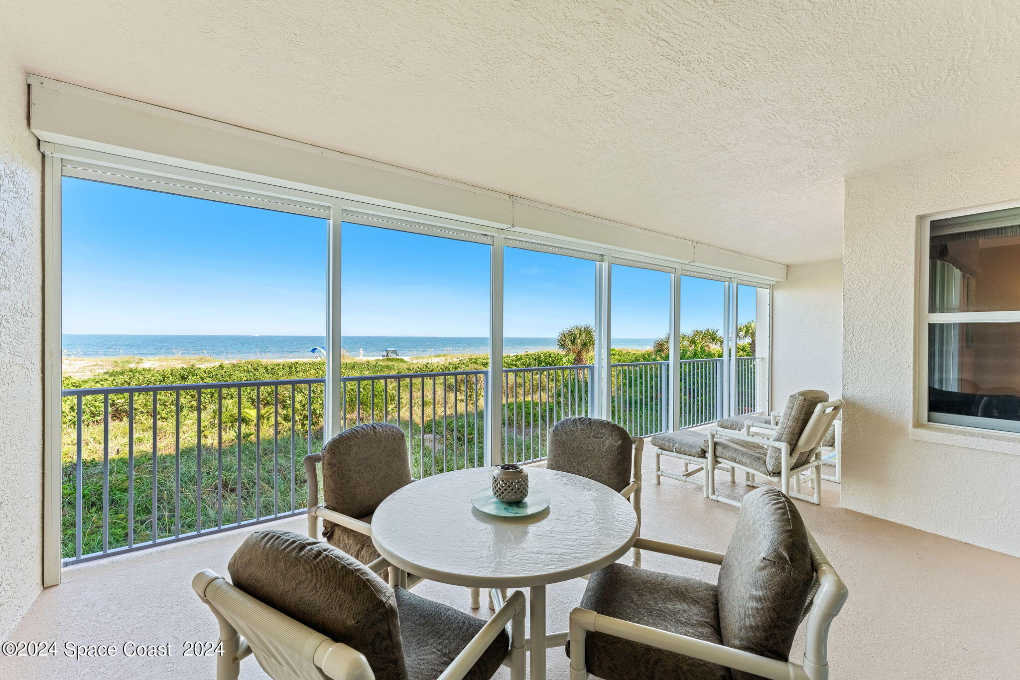 425 Pierce Avenue, 206