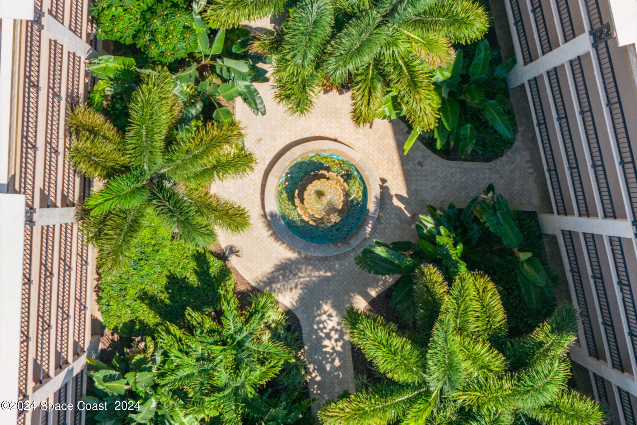 425 Pierce Avenue, 206