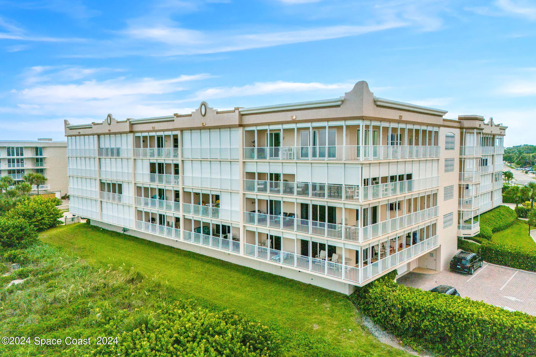 425 Pierce Avenue, 206