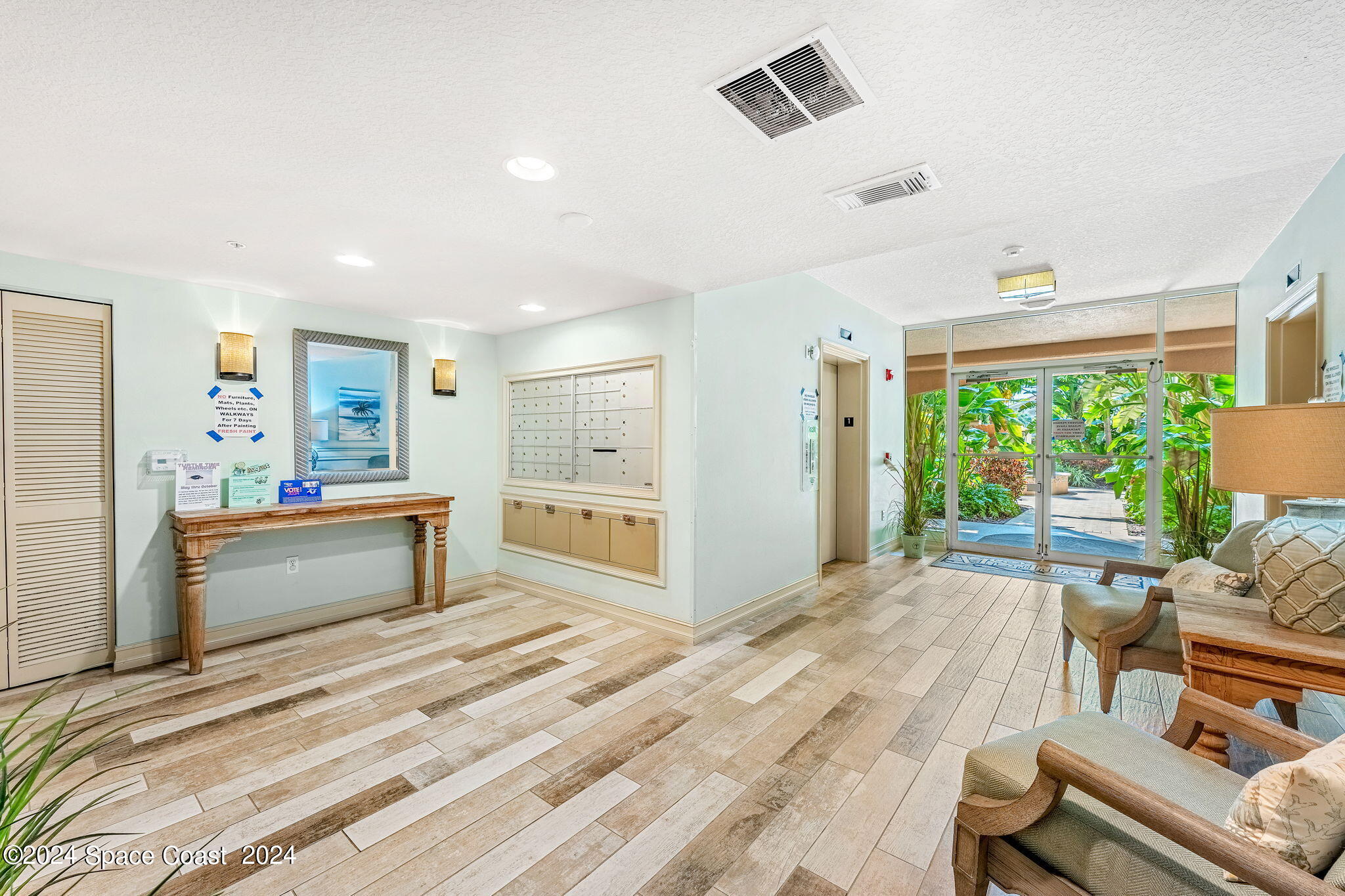 425 Pierce Avenue, 206