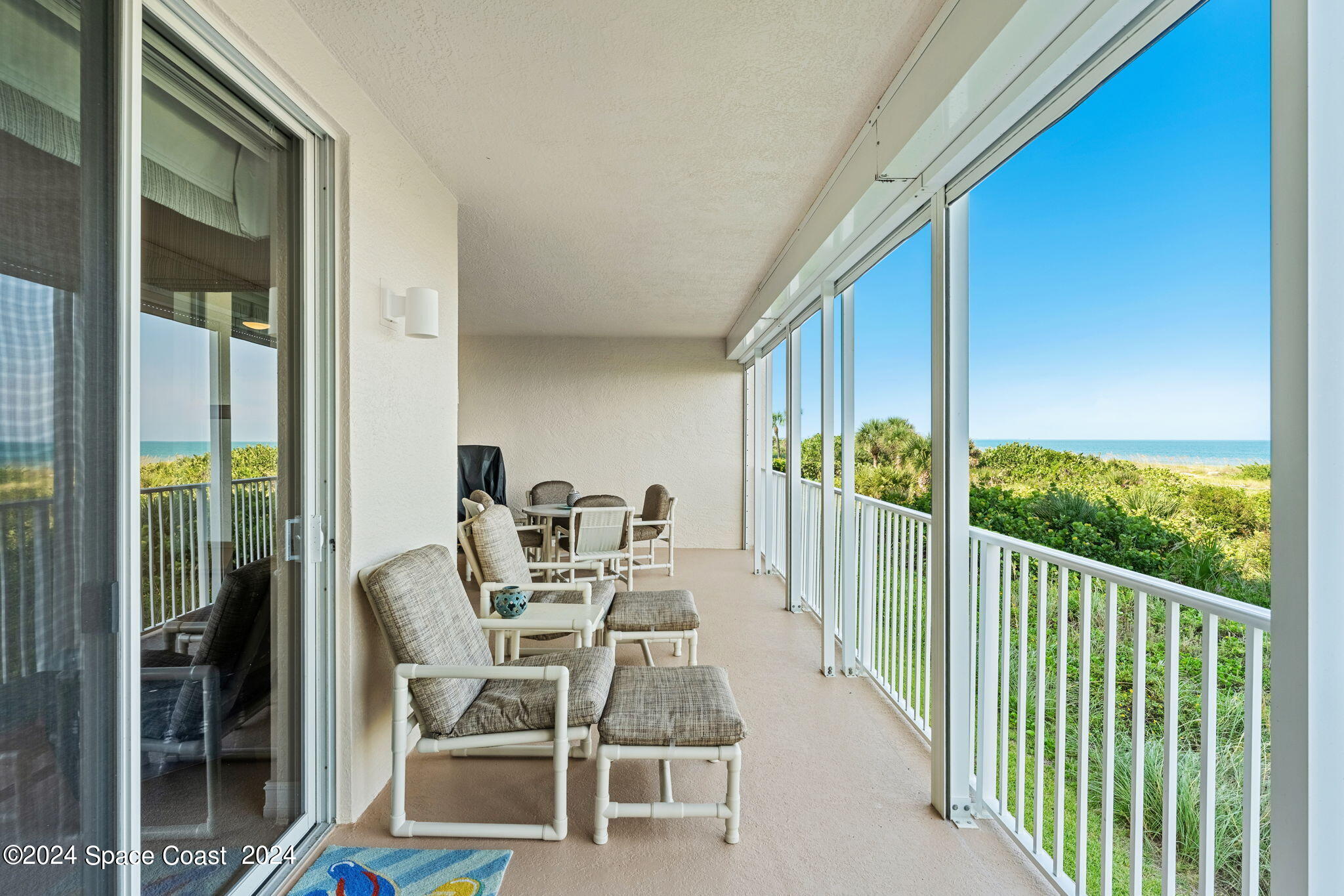 425 Pierce Avenue, 206