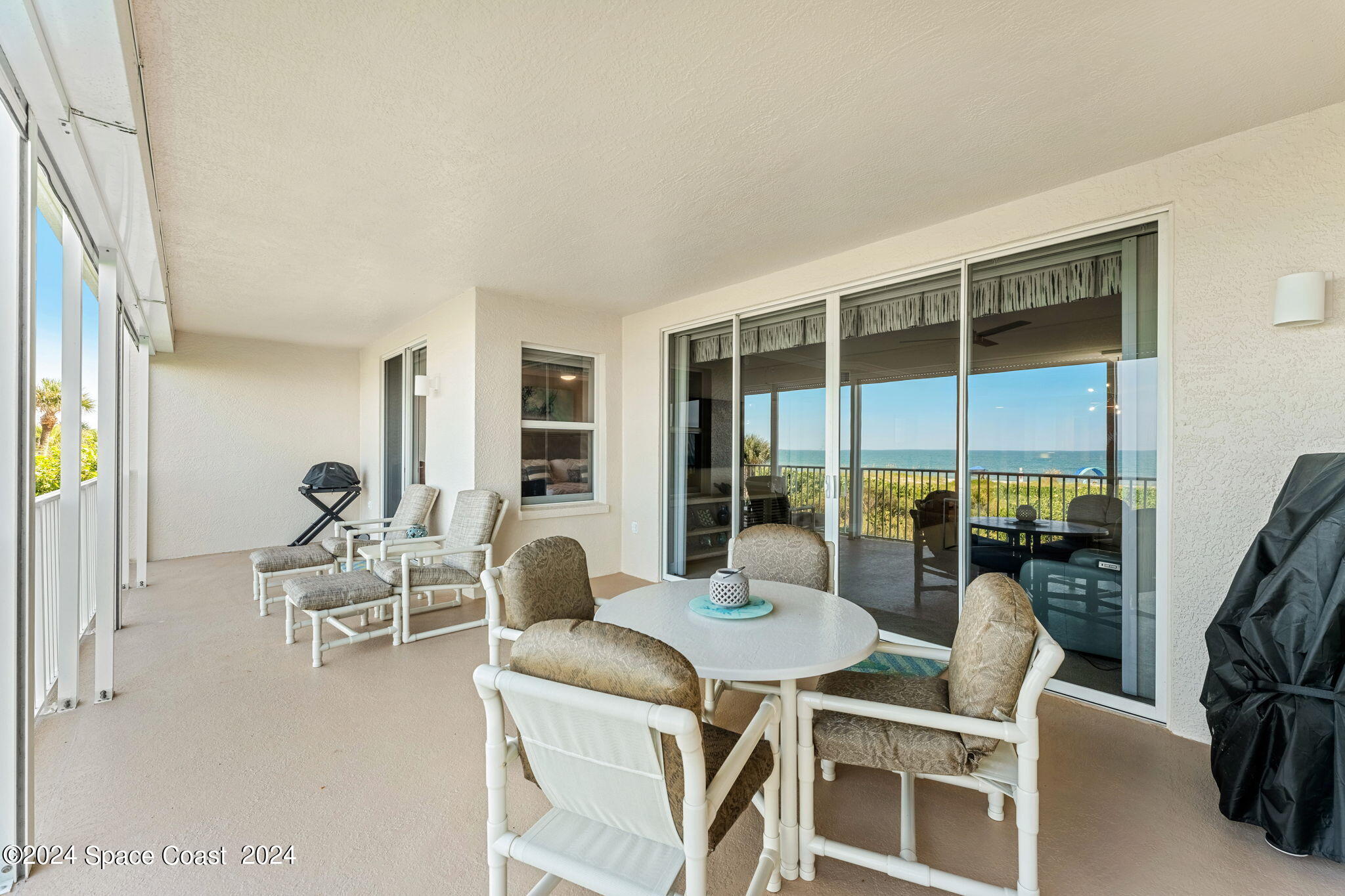 425 Pierce Avenue, 206