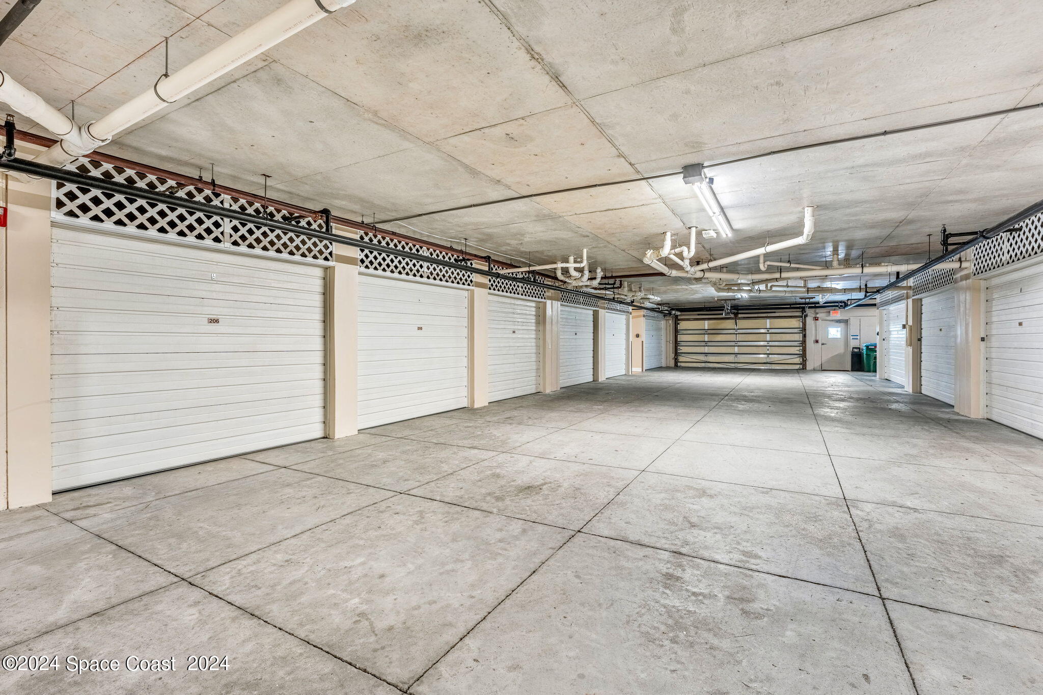 425 Pierce Avenue, 206