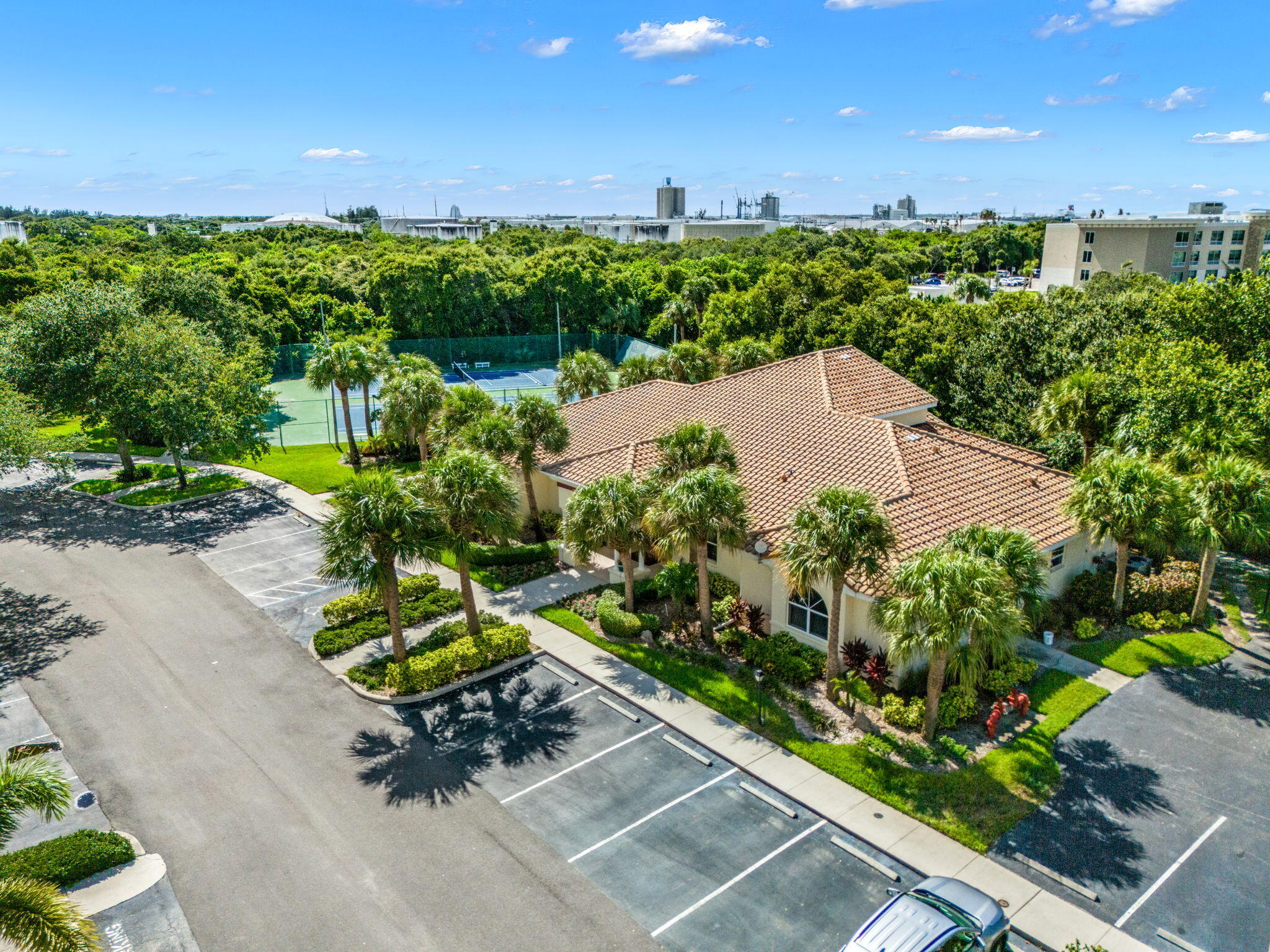 8921 Lake Drive, 303