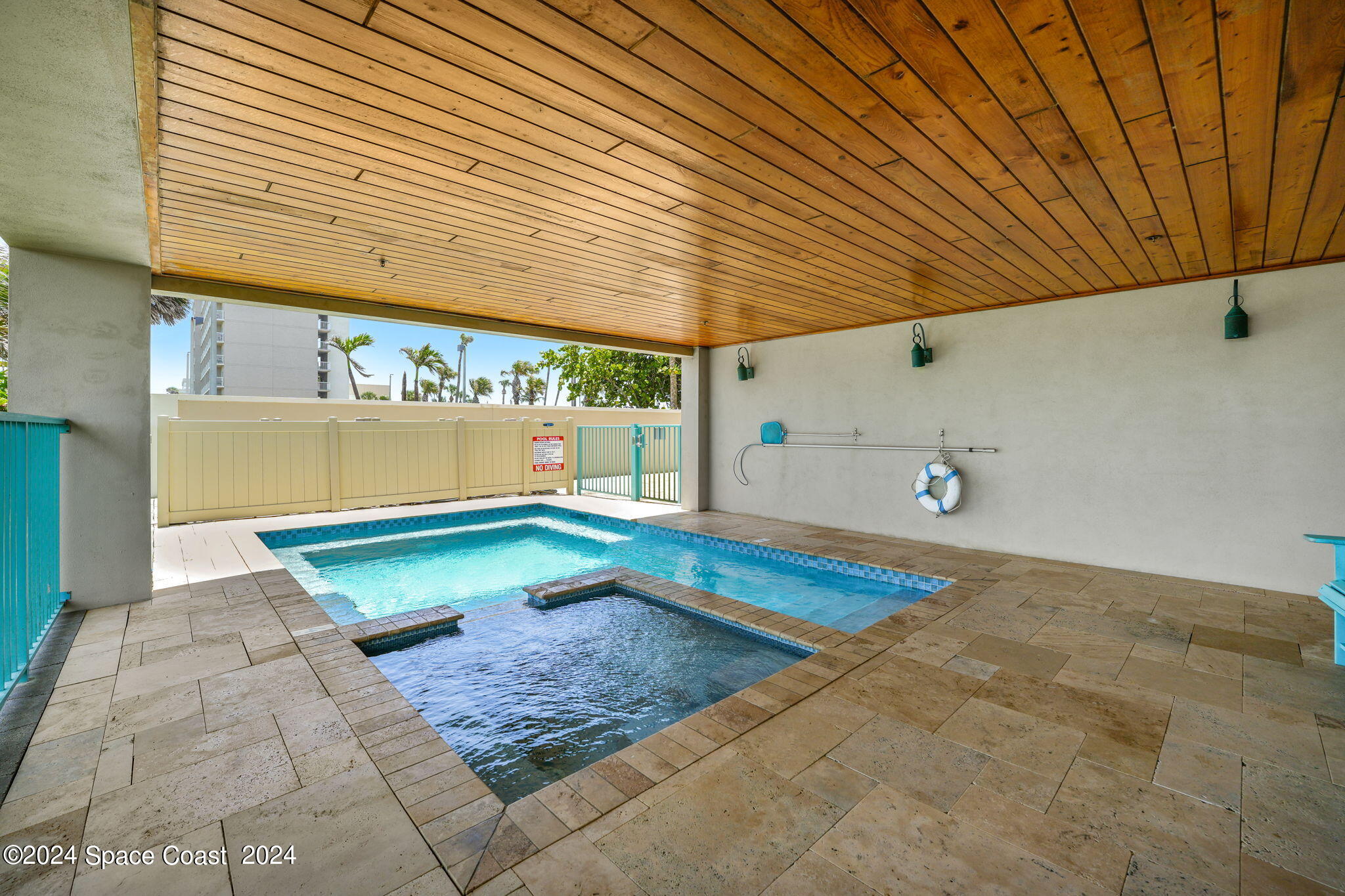 1725 N Highway A1a, 502