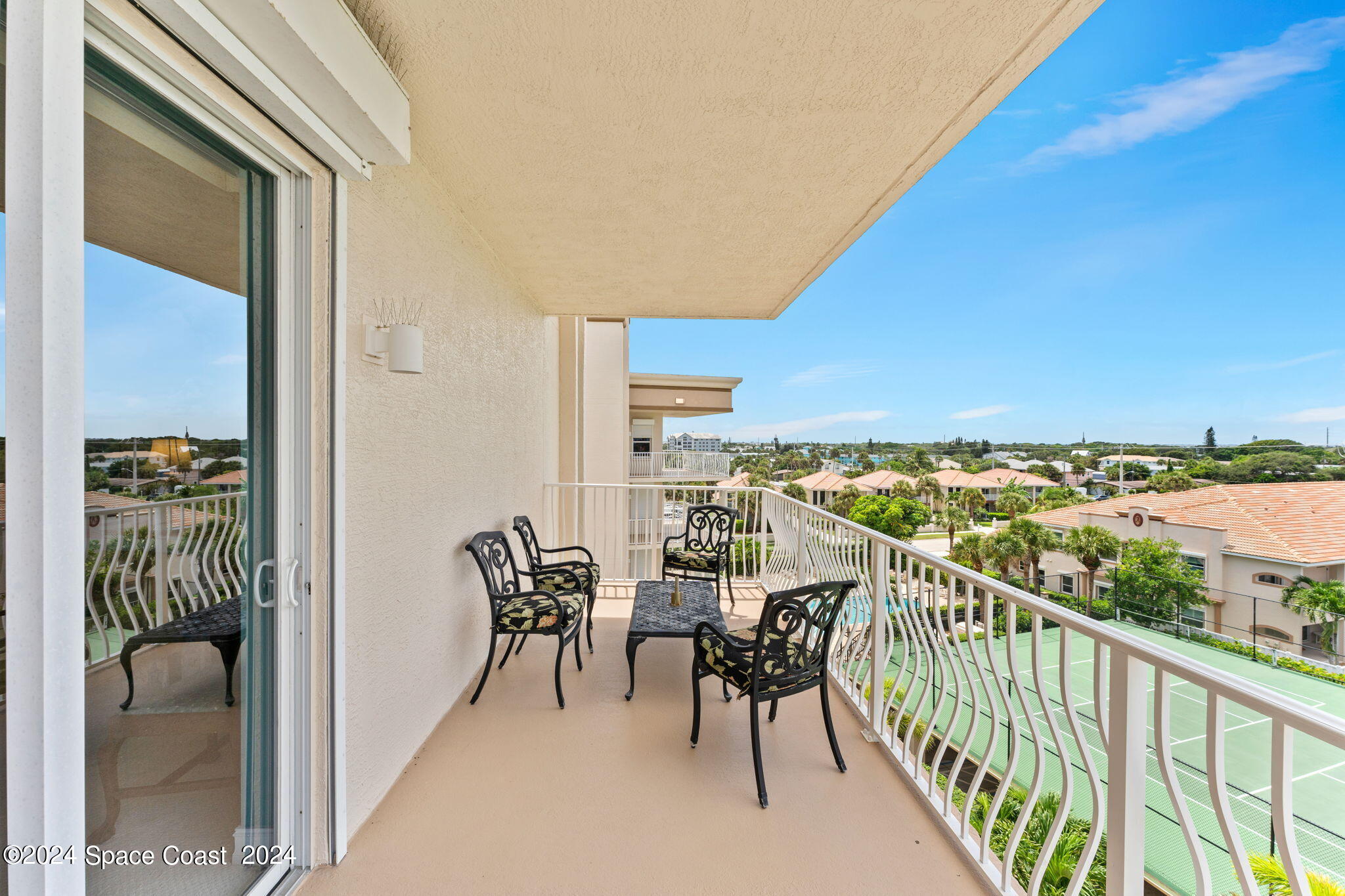 425 Pierce Avenue, 501