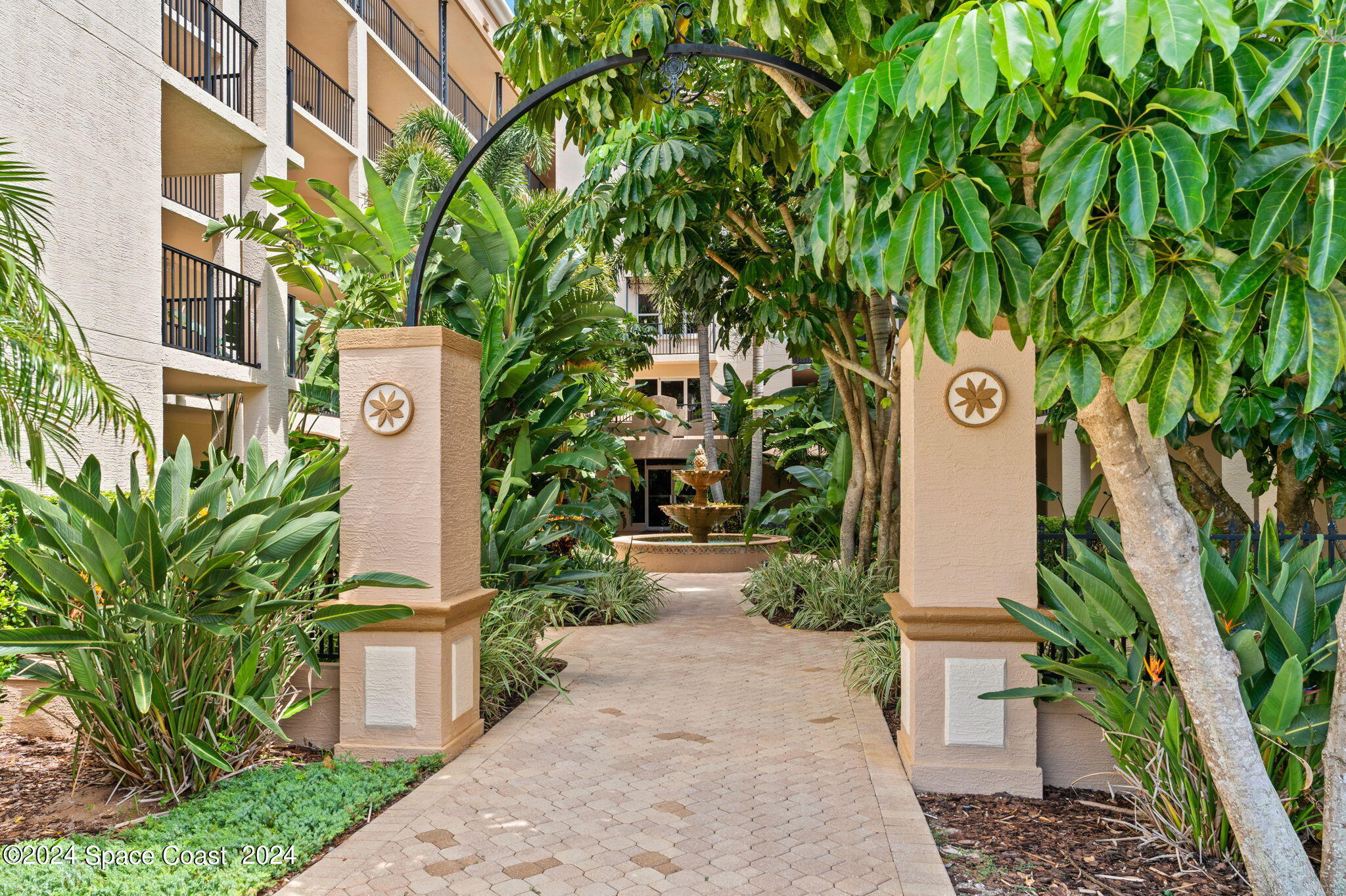 425 Pierce Avenue, 501