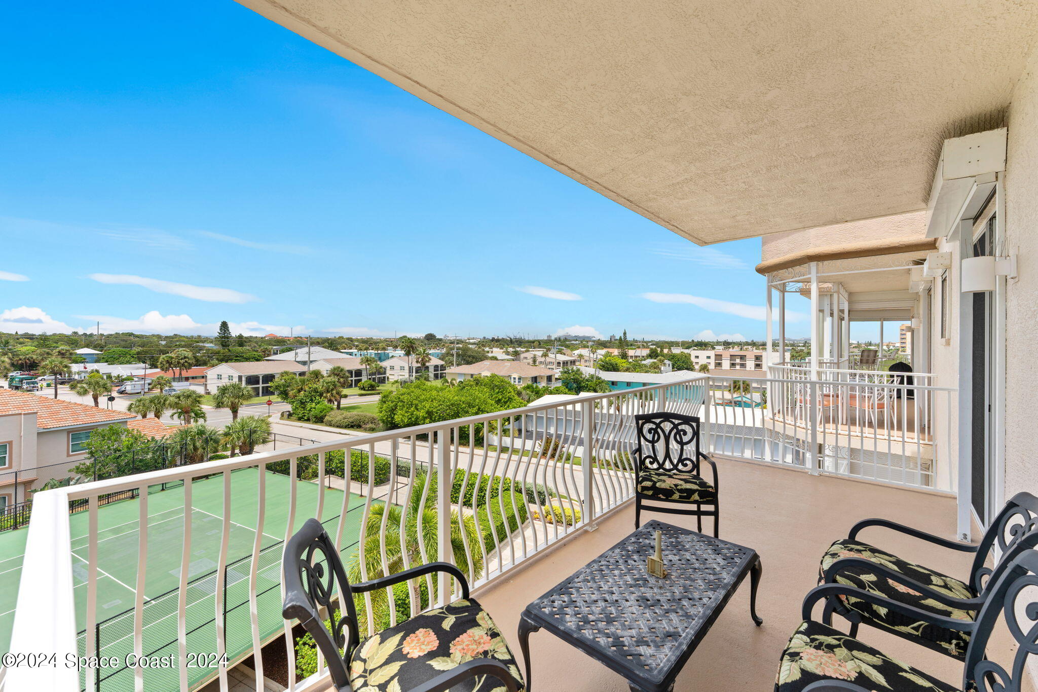 425 Pierce Avenue, 501