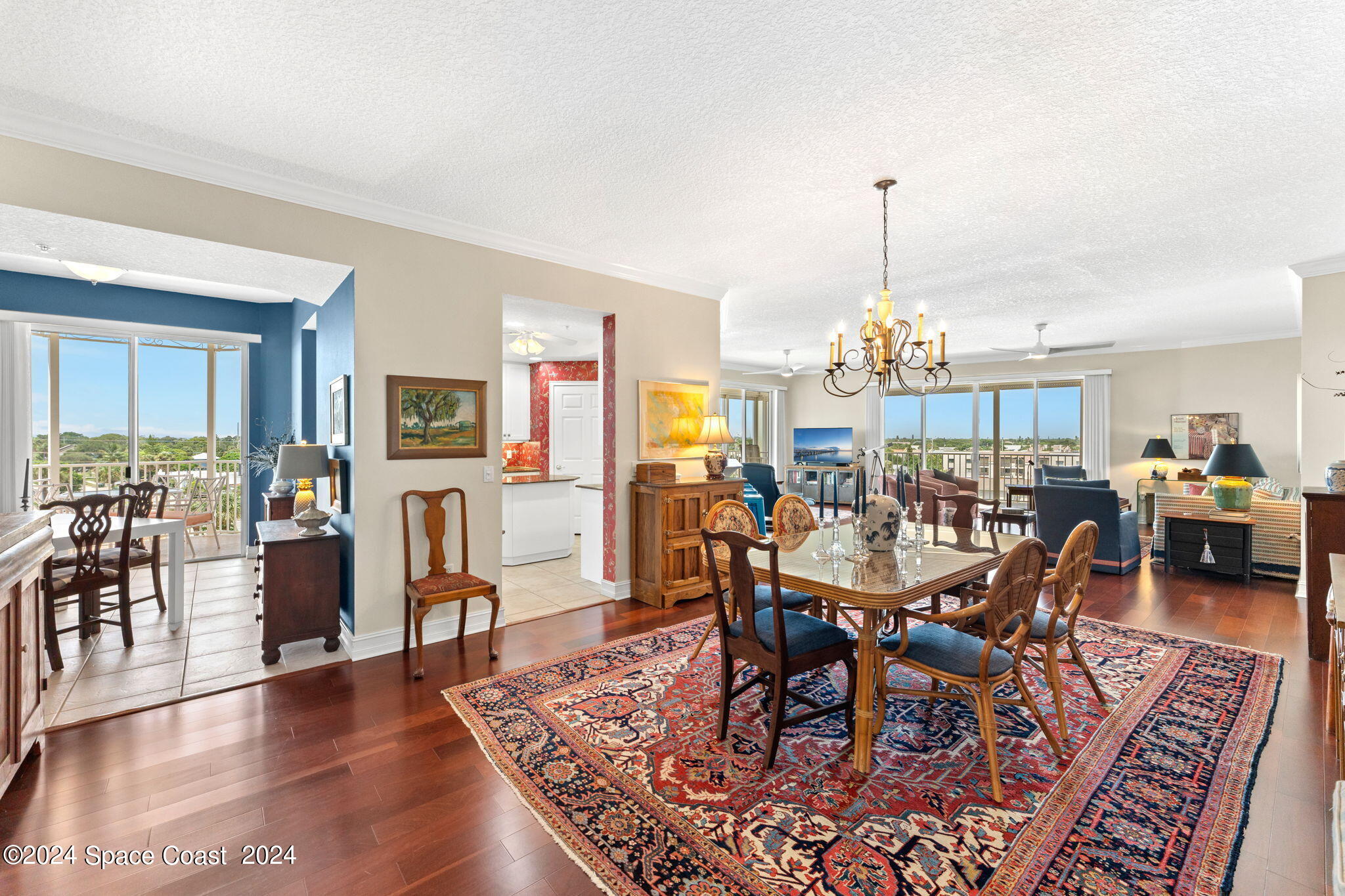 425 Pierce Avenue, 501