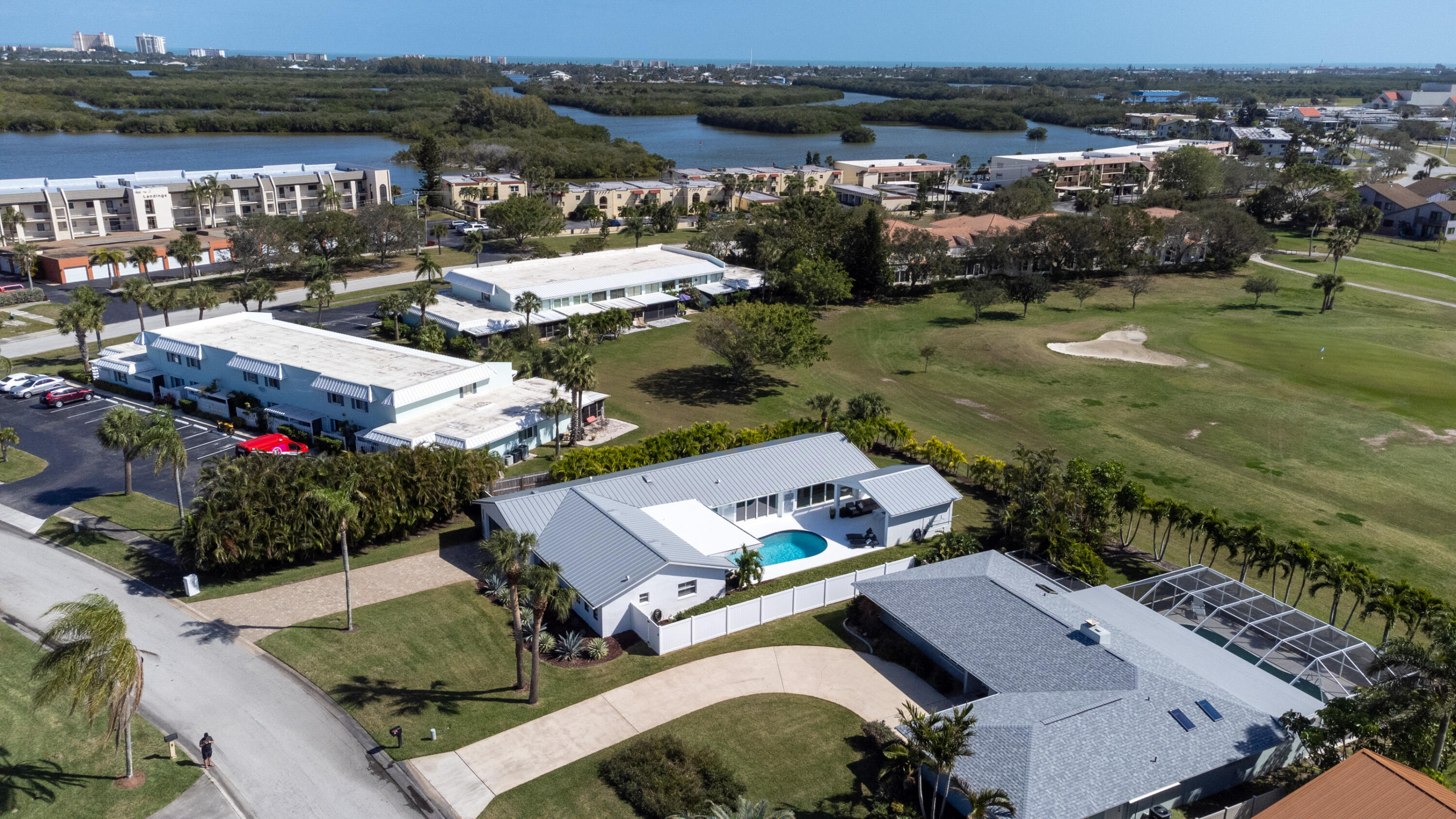 4 Country Club Road