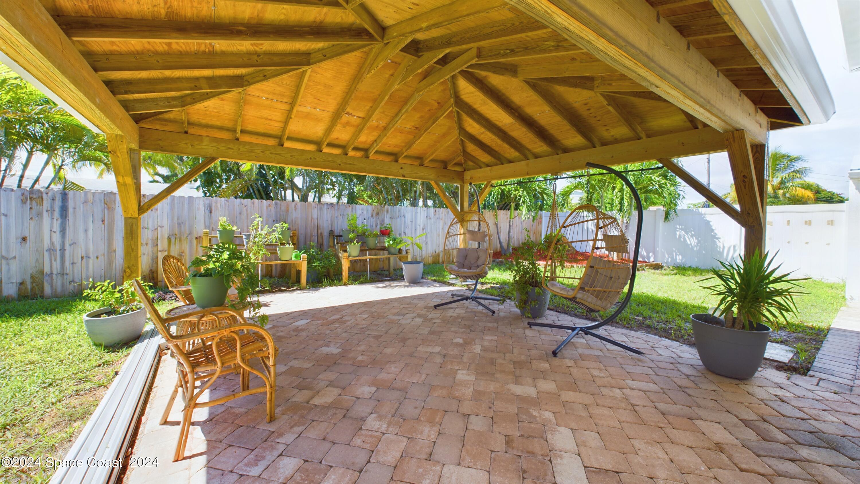 422 N Neptune Drive