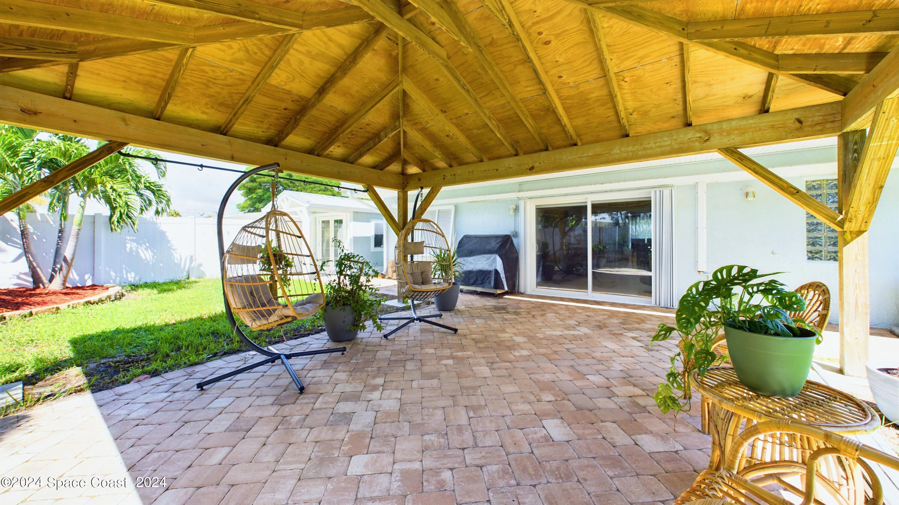 422 N Neptune Drive