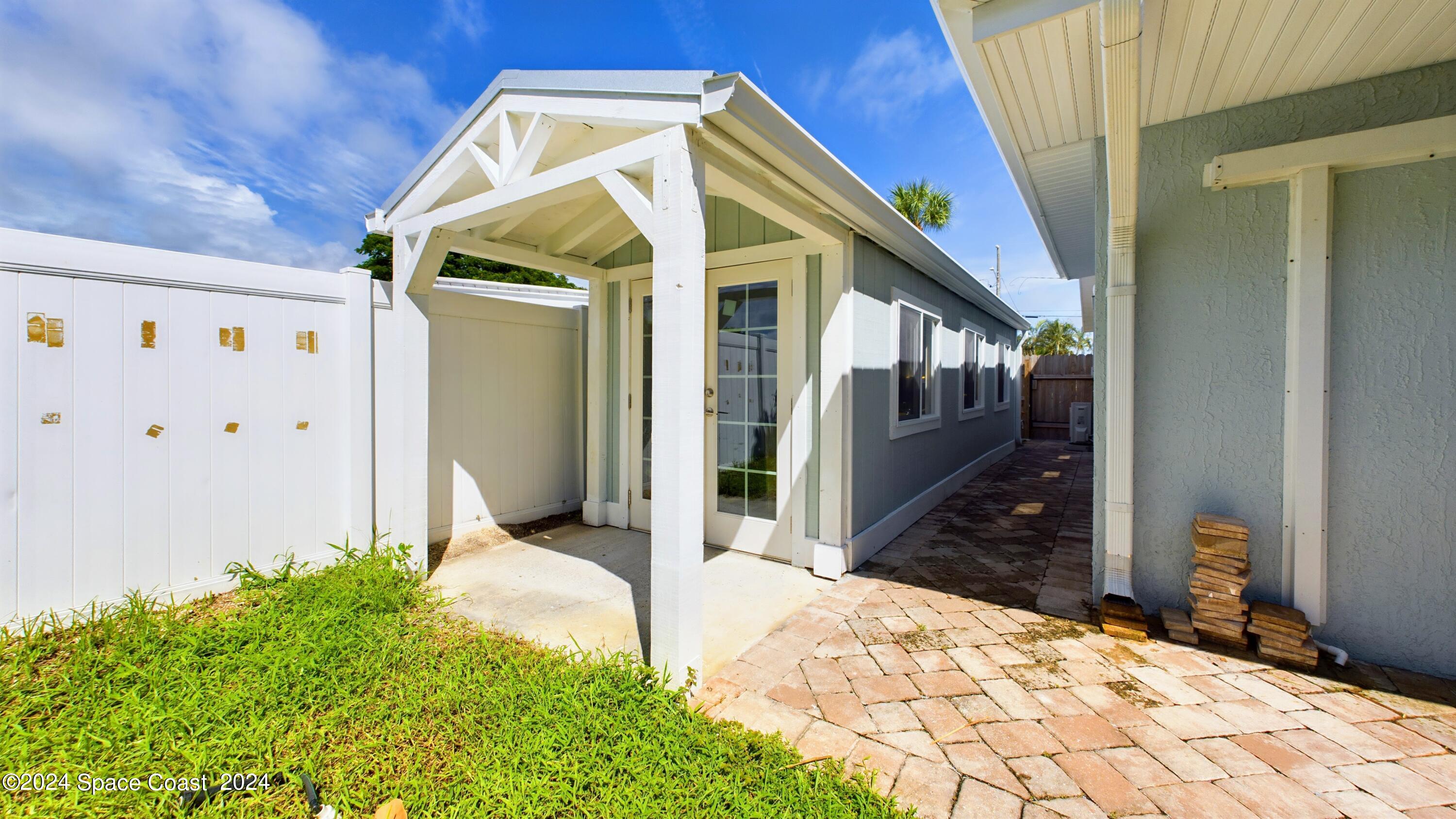 422 N Neptune Drive