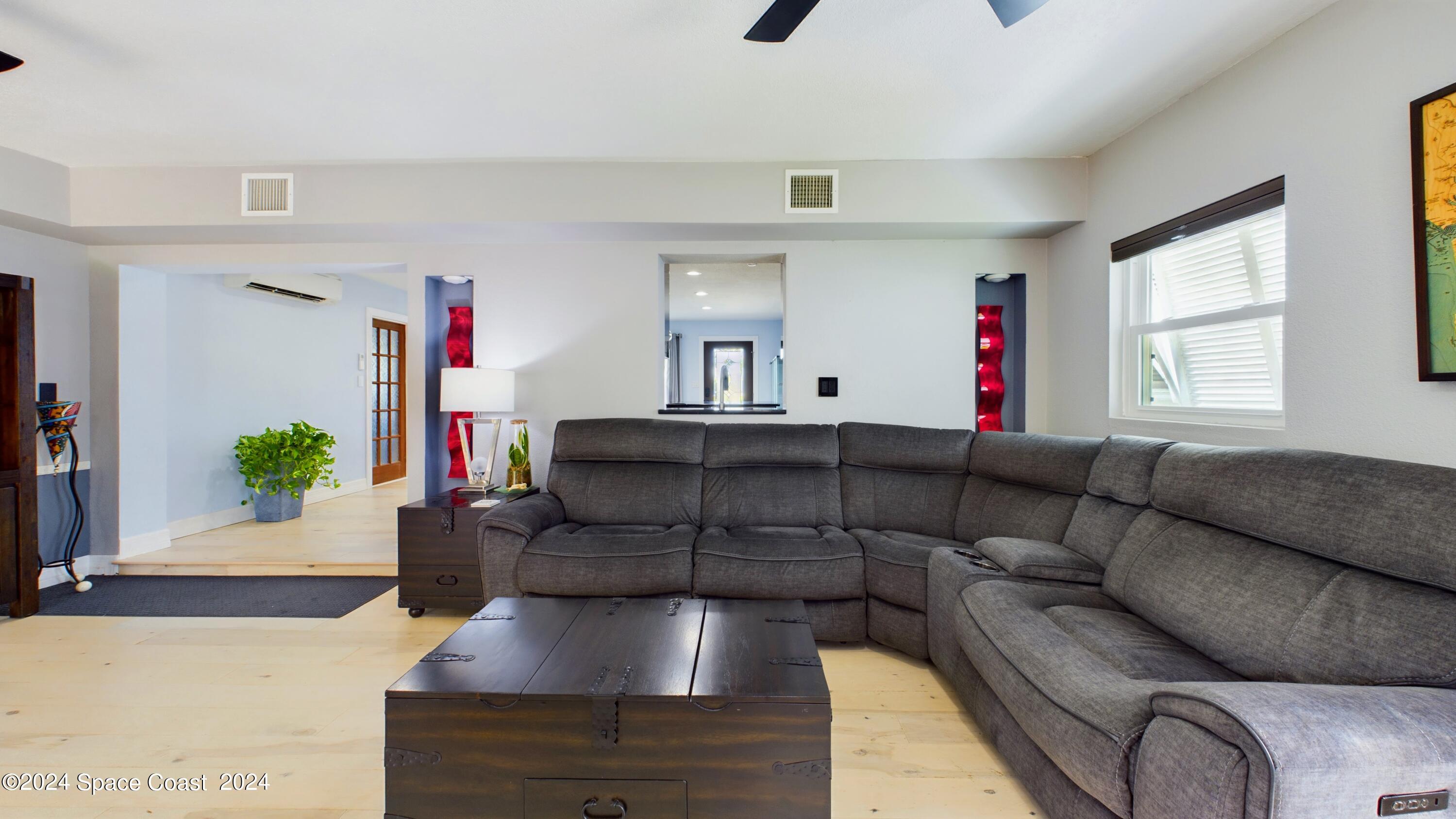 422 N Neptune Drive