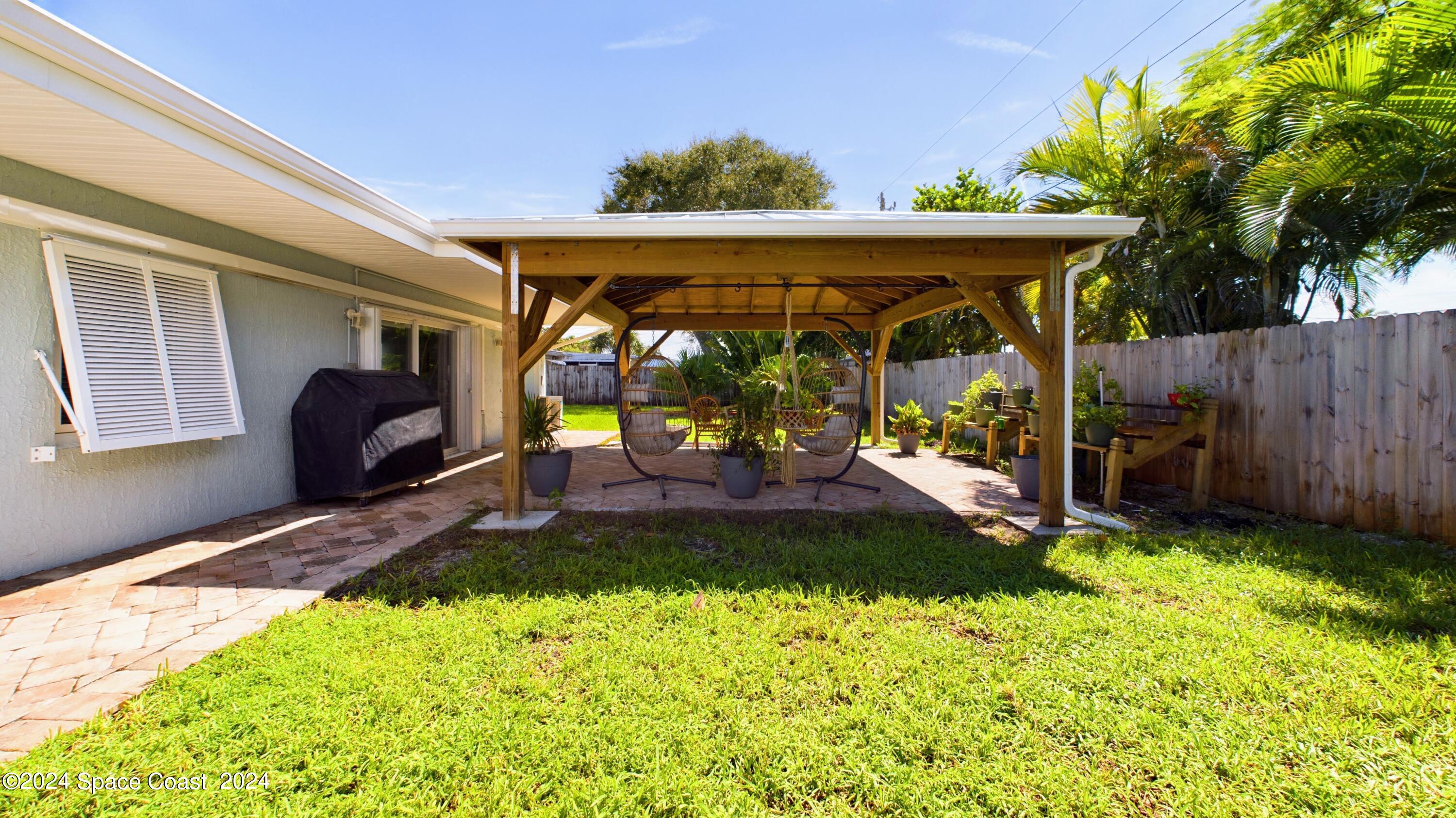 422 N Neptune Drive