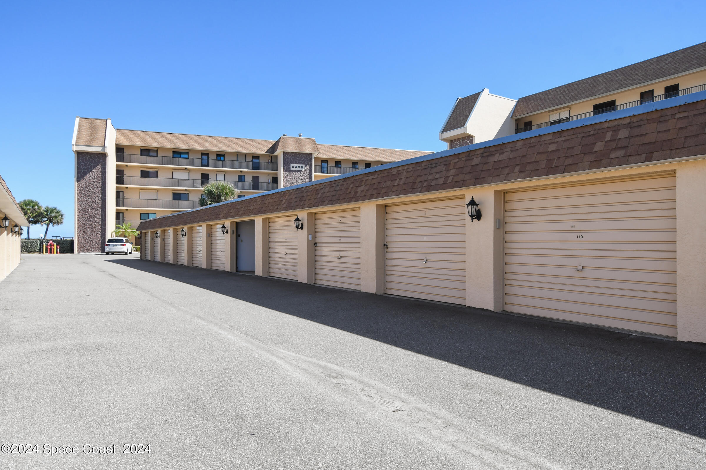 8494 Ridgewood Avenue, 4305