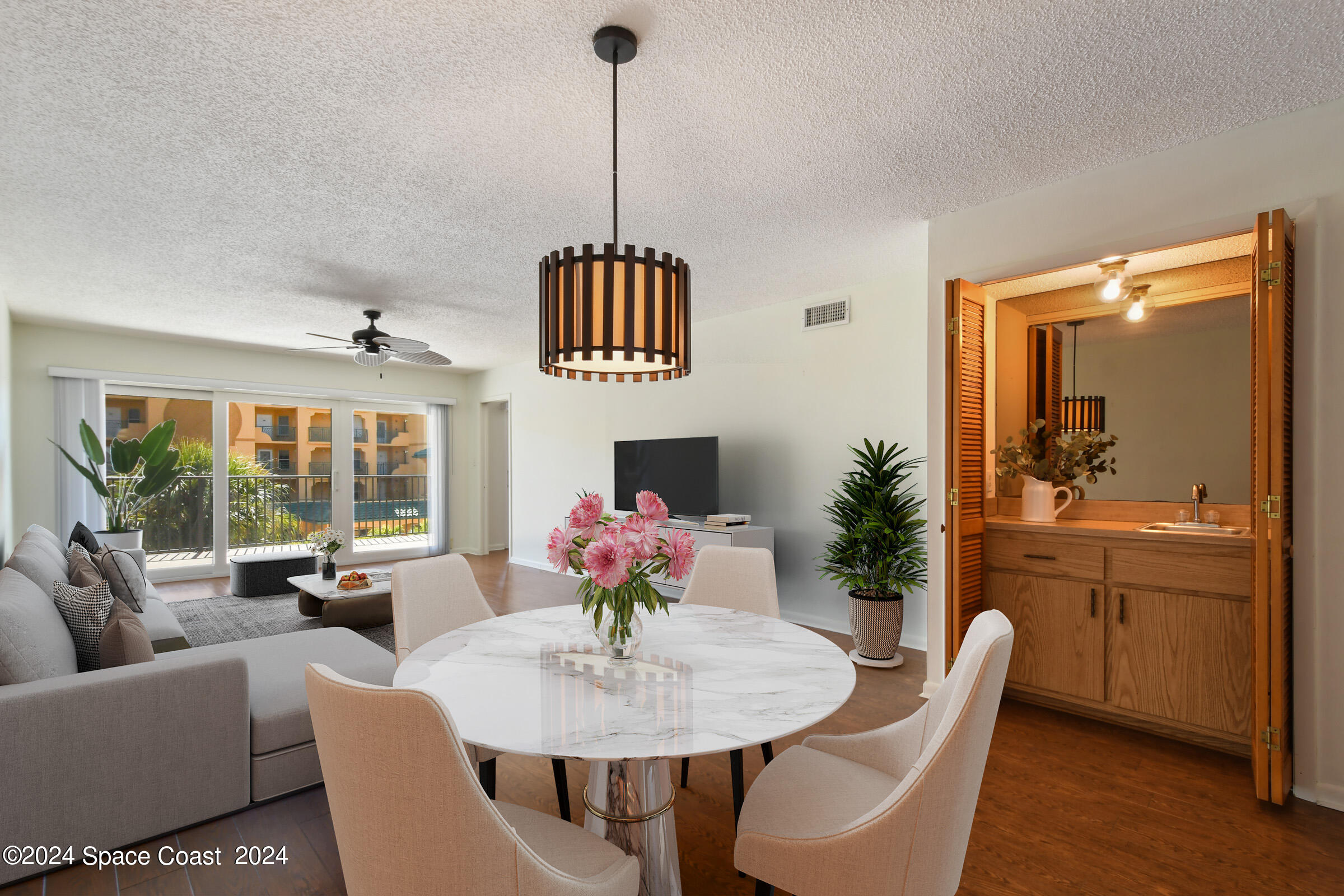 8494 Ridgewood Avenue, 4305