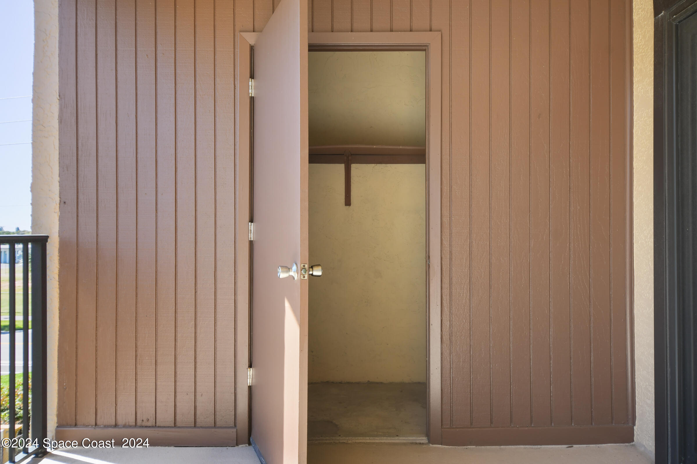 8494 Ridgewood Avenue, 4305