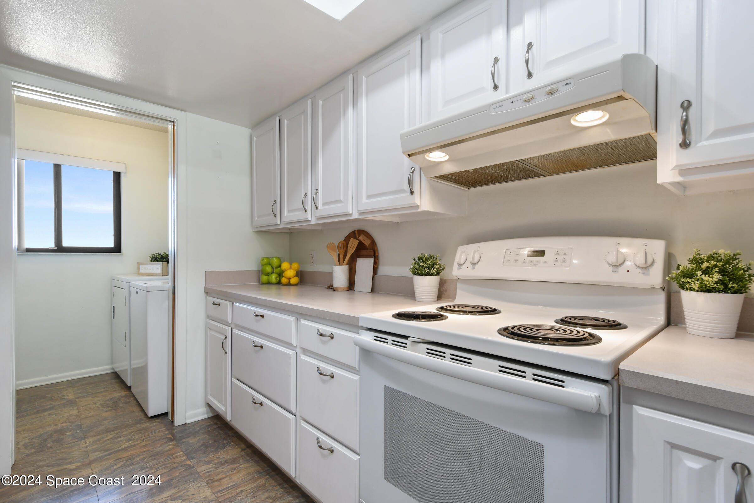 8494 Ridgewood Avenue, 4305